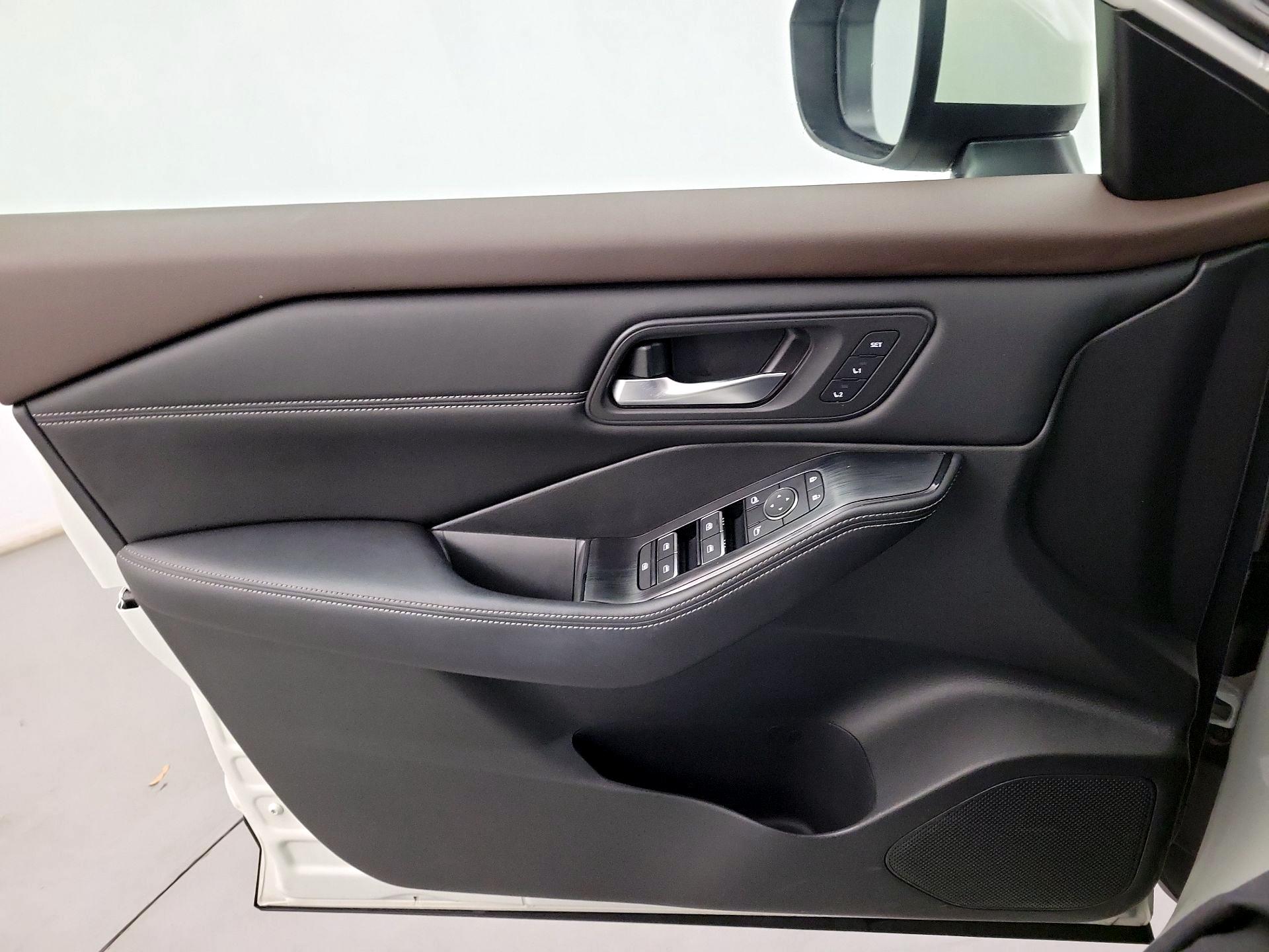 Thumbnail: 2023 Nissan Rogue - 10