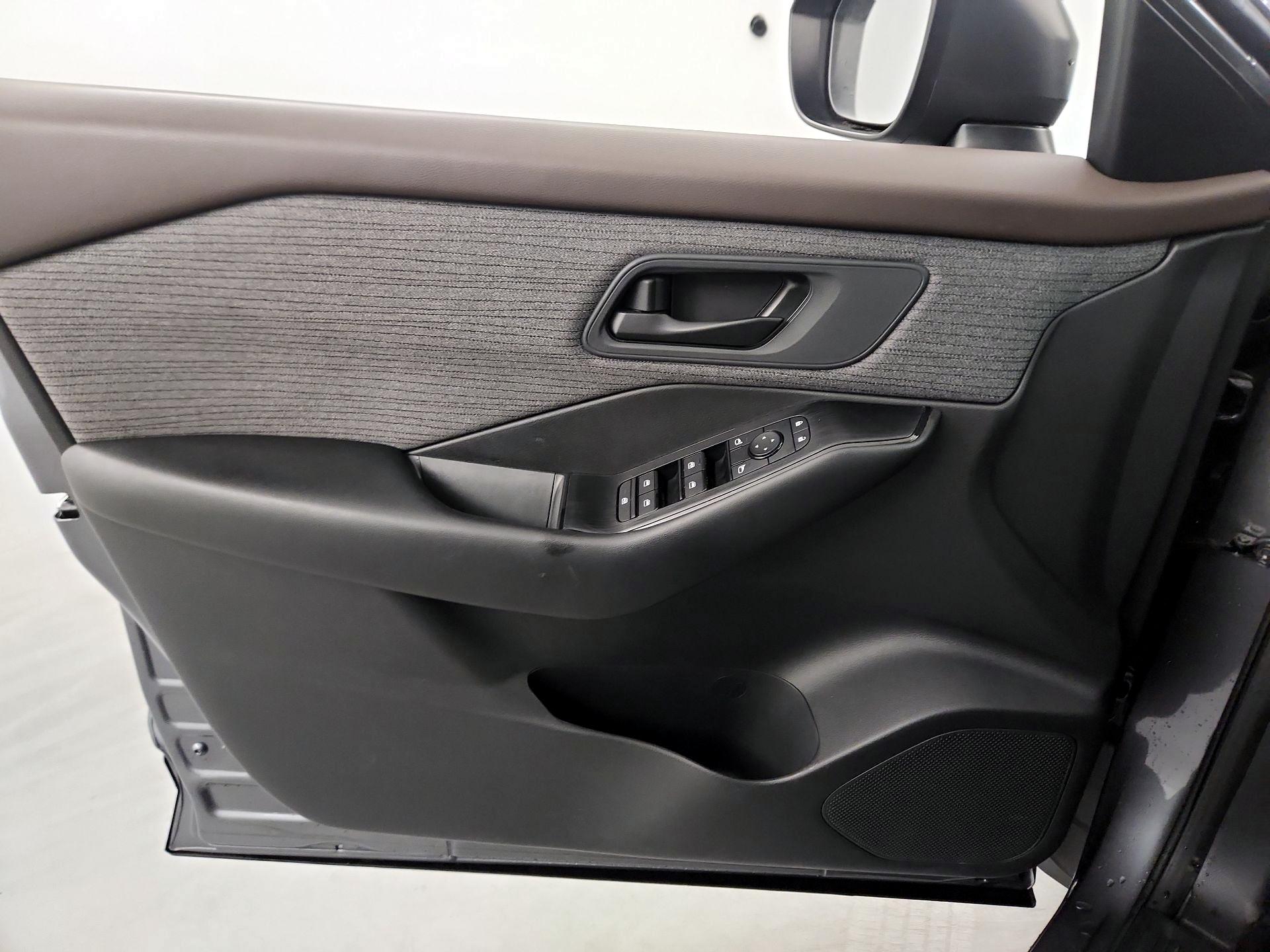 Thumbnail: 2023 Nissan Rogue - 10