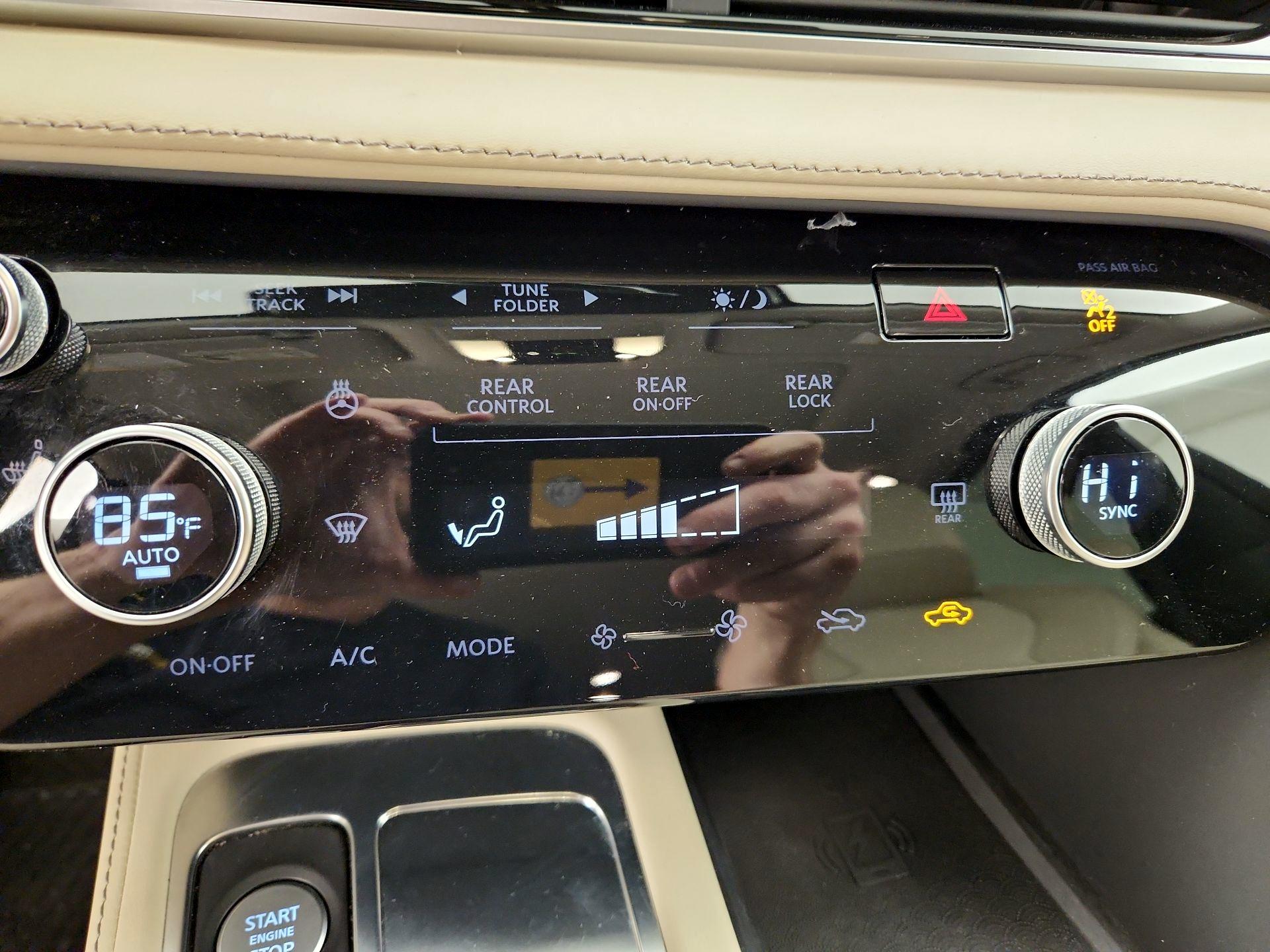 Thumbnail: 2023 INFINITI QX60 - 16