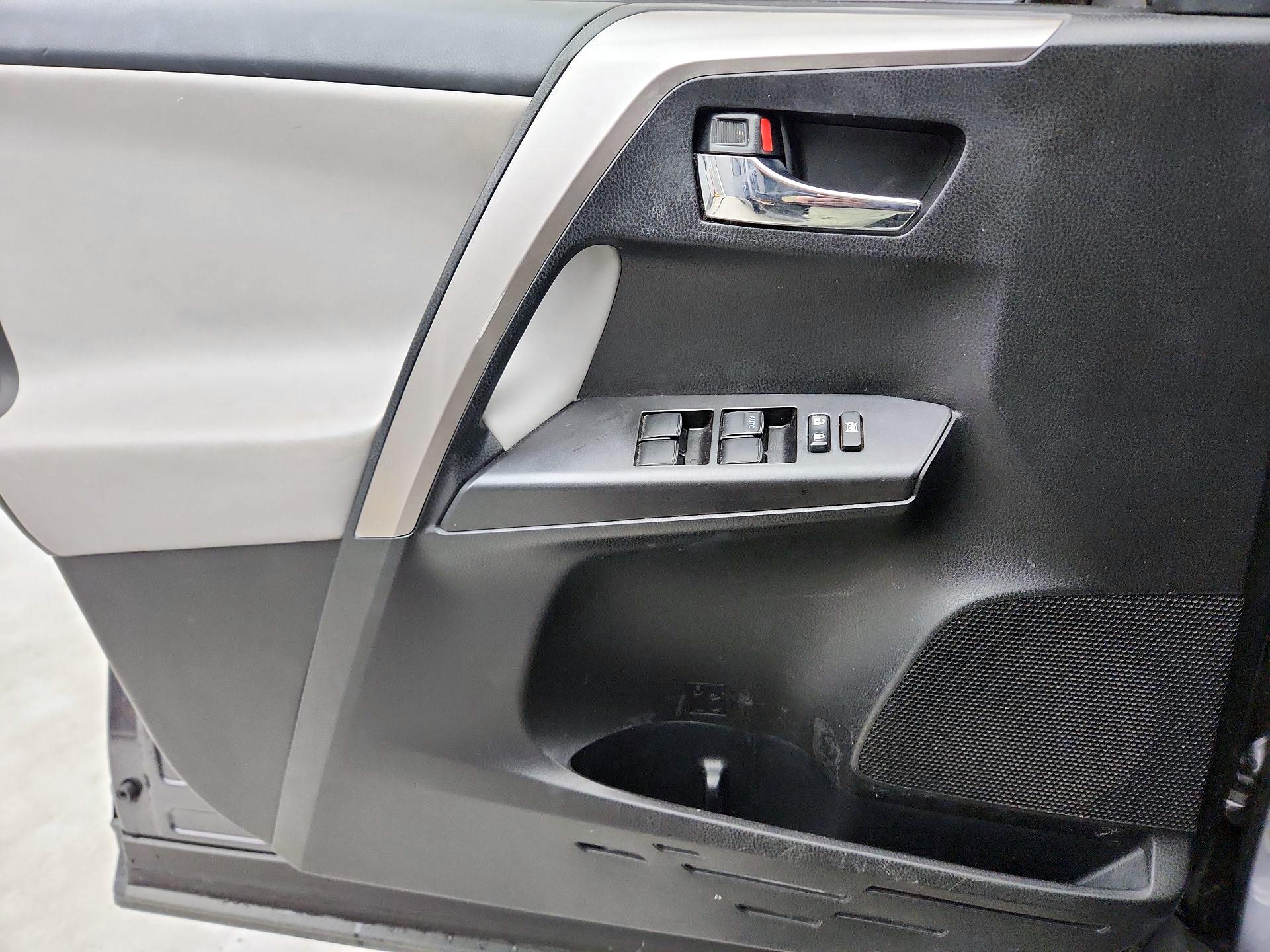 Thumbnail: 2017 Toyota RAV4 - 12