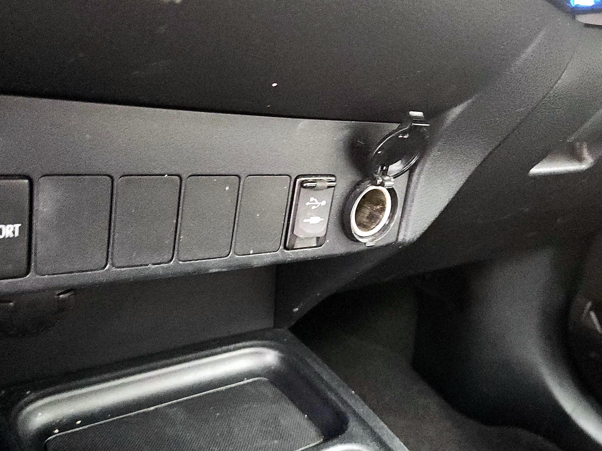 Thumbnail: 2017 Toyota RAV4 - 18