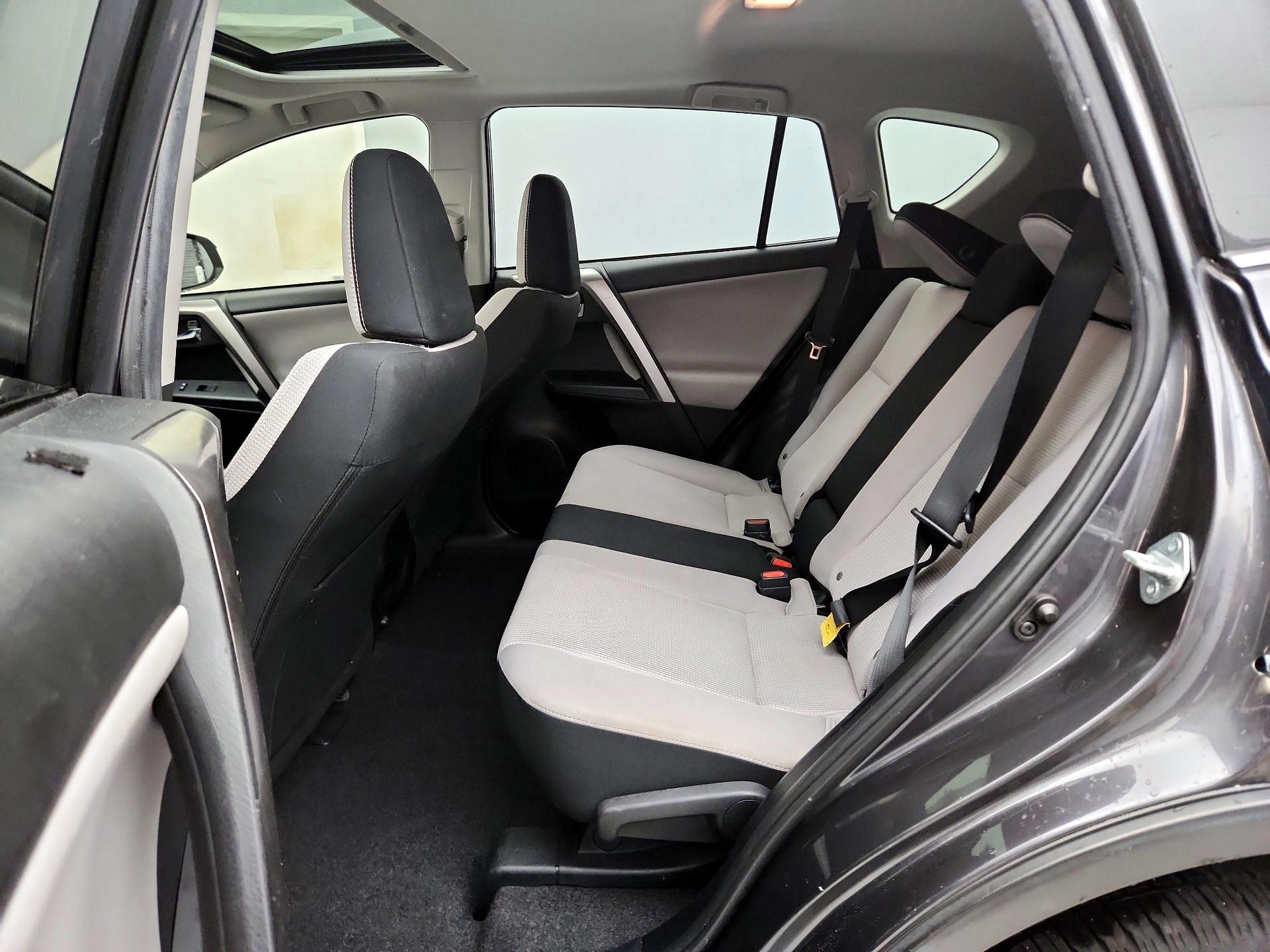 Thumbnail: 2017 Toyota RAV4 - 20