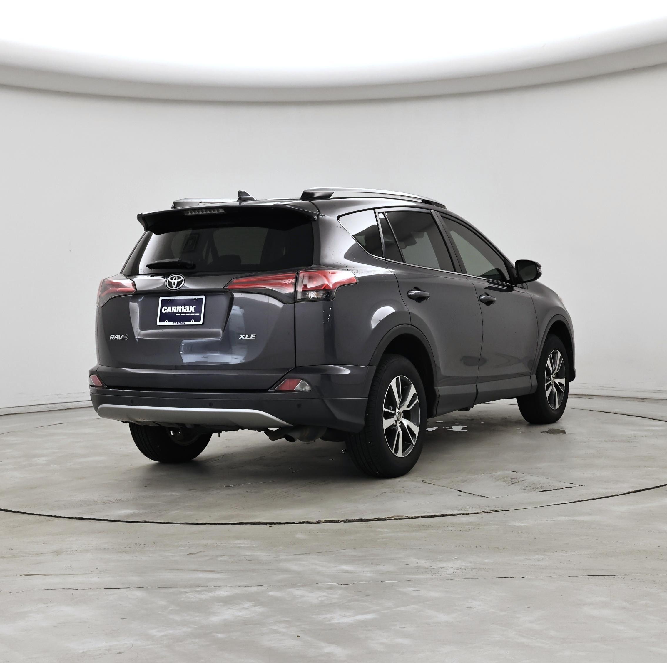 Thumbnail: 2017 Toyota RAV4 - 8