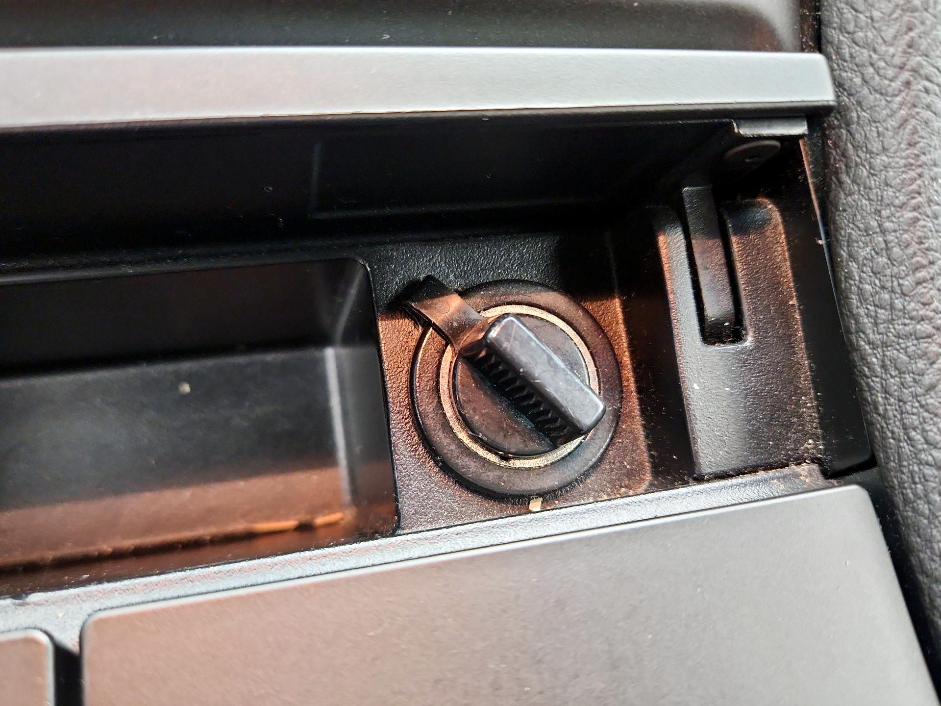 Thumbnail: 2014 Ford Taurus - 18