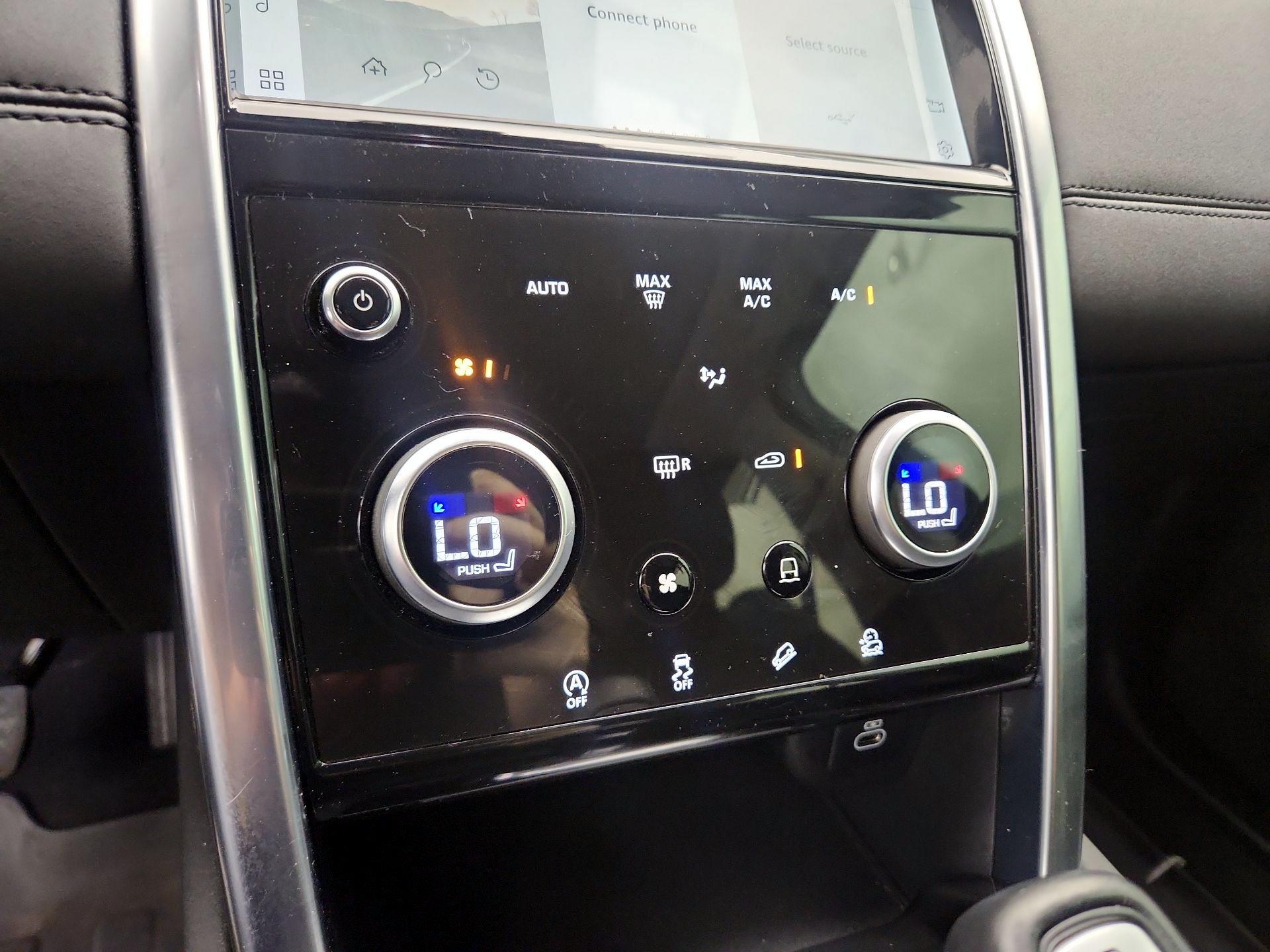 Thumbnail: 2021 Land Rover Discovery Sport - 17