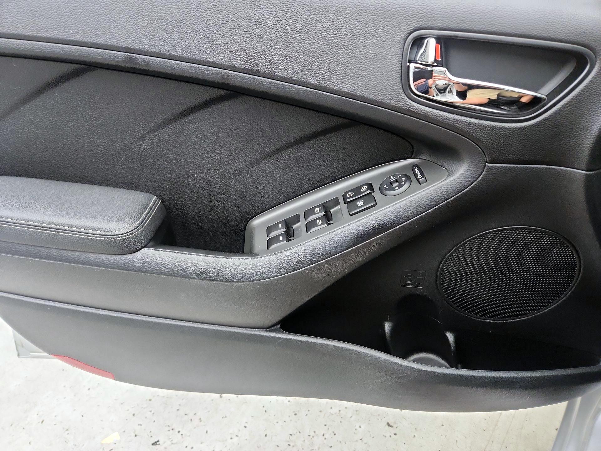 Thumbnail: 2017 Kia Forte - 12