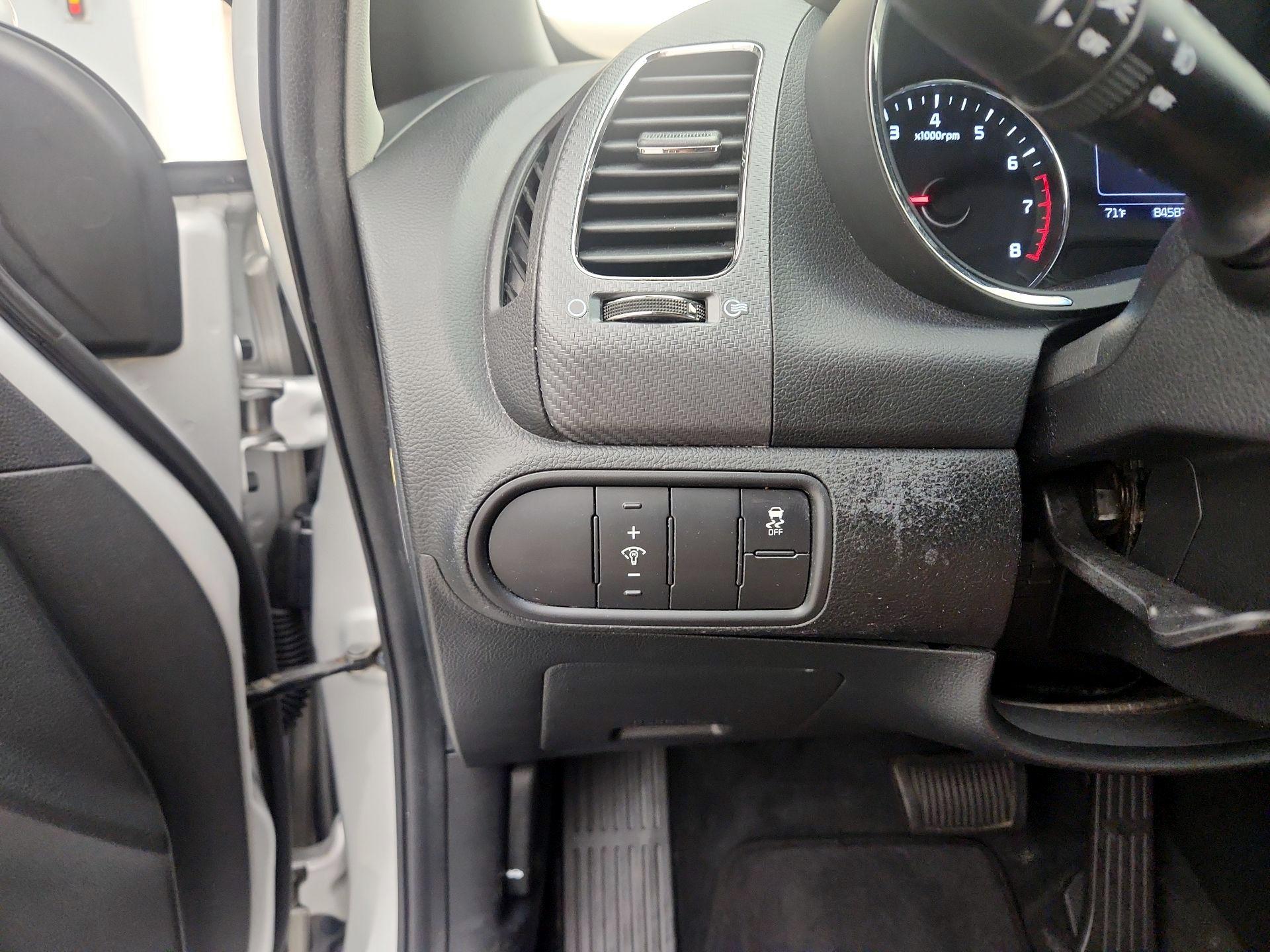 Thumbnail: 2017 Kia Forte - 13