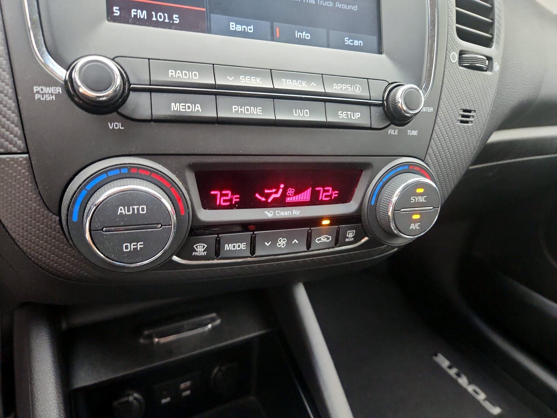 Thumbnail: 2017 Kia Forte - 16