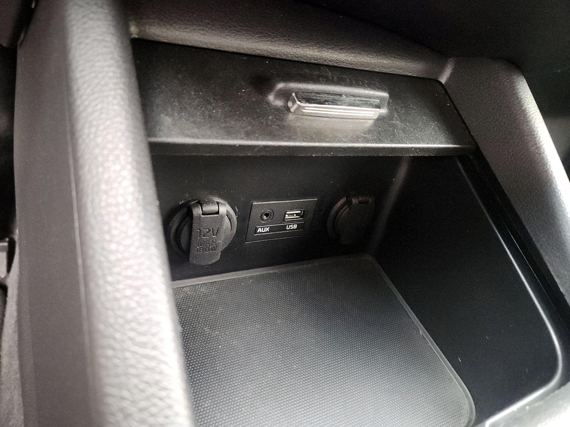 Thumbnail: 2017 Kia Forte - 18