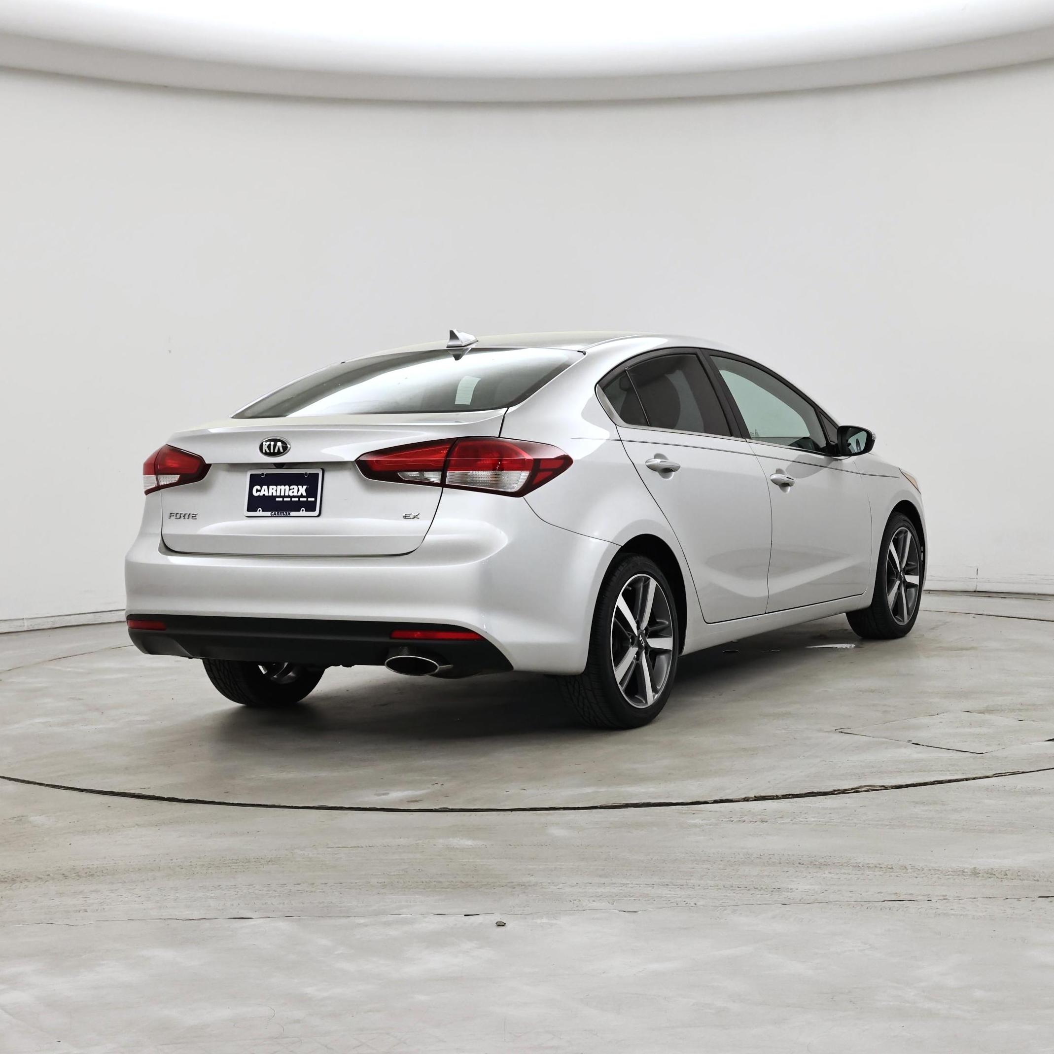 Thumbnail: 2017 Kia Forte - 8