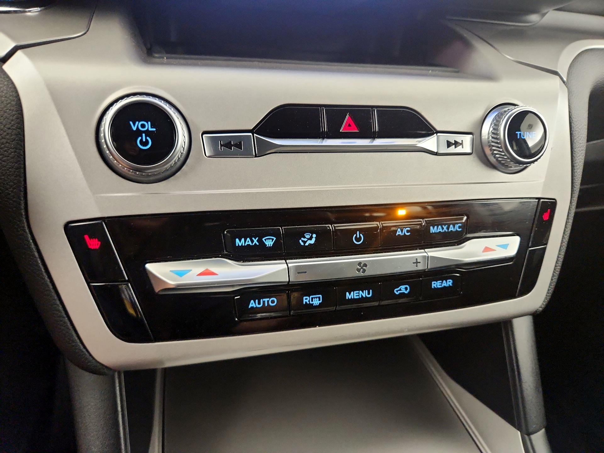 Thumbnail: 2022 Ford Explorer - 16