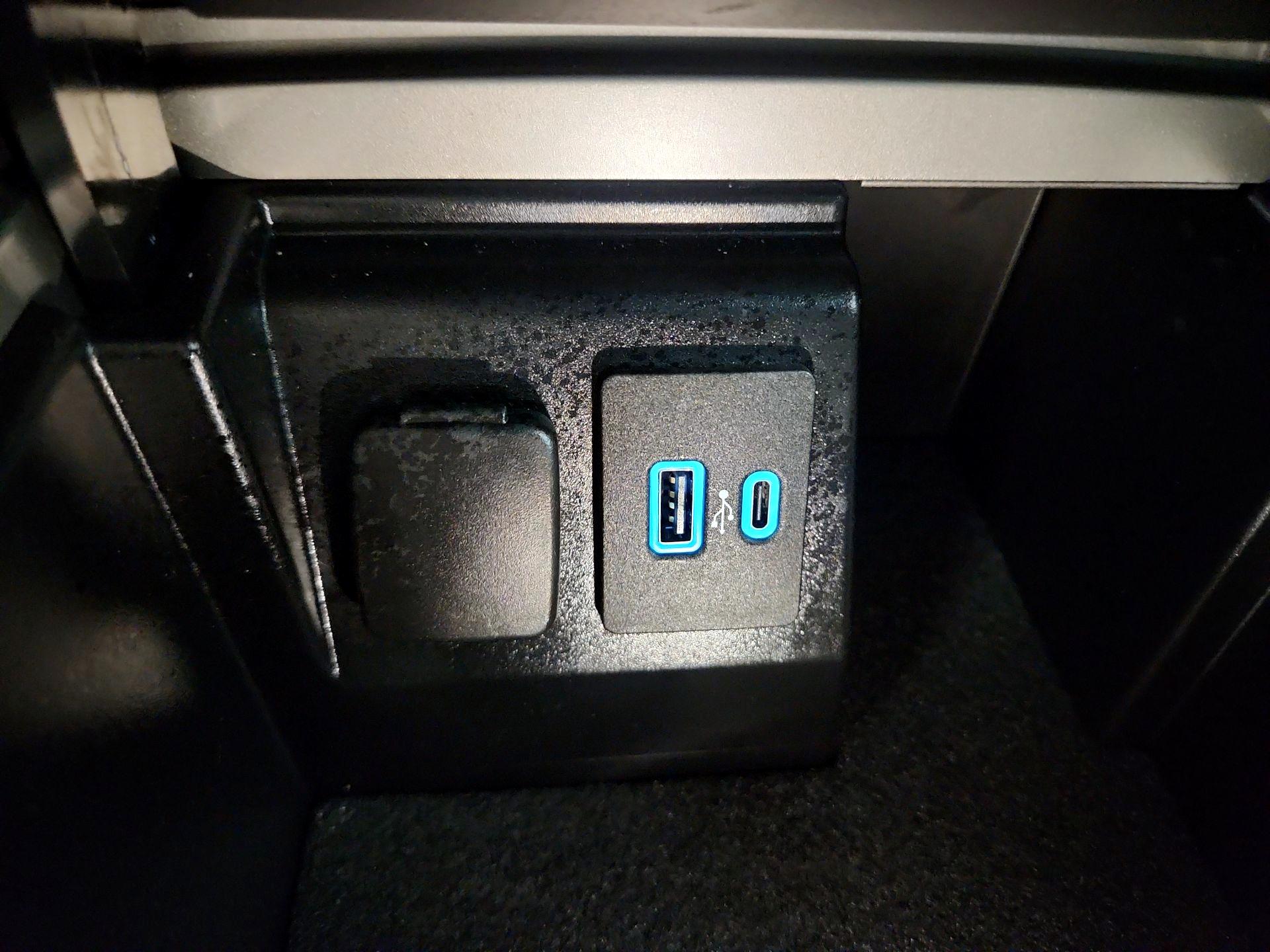 Thumbnail: 2022 Ford Explorer - 18