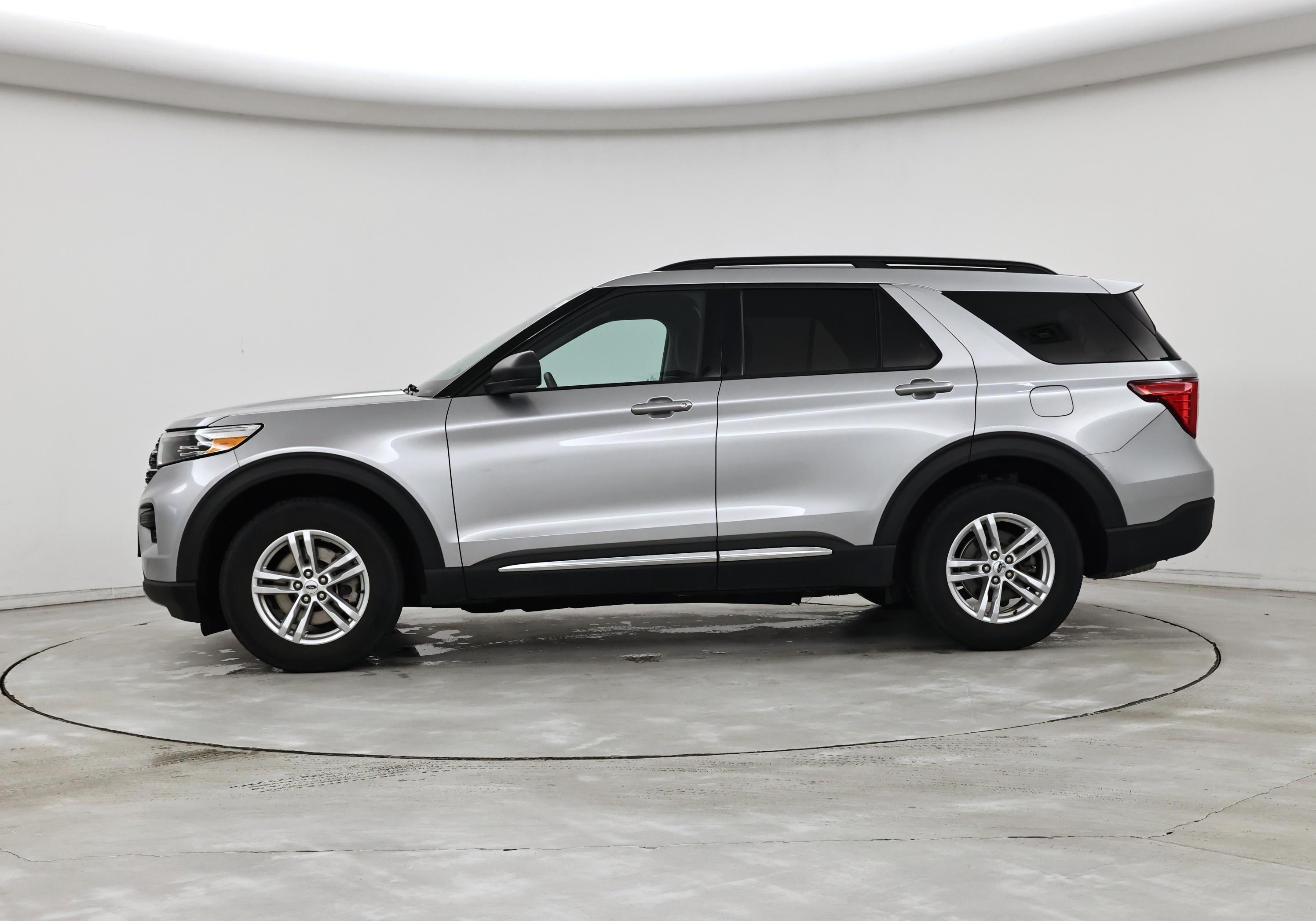 Thumbnail: 2022 Ford Explorer - 3