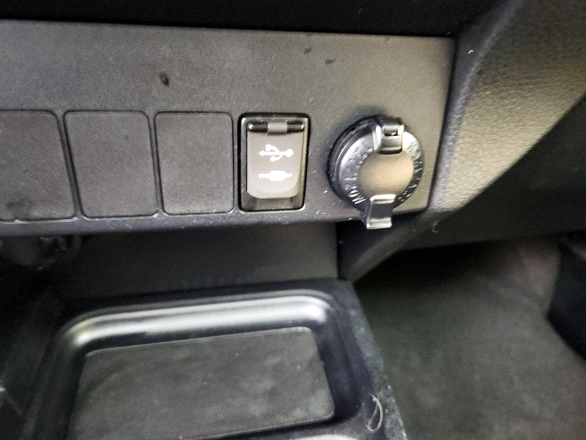 Thumbnail: 2017 Toyota RAV4 - 18