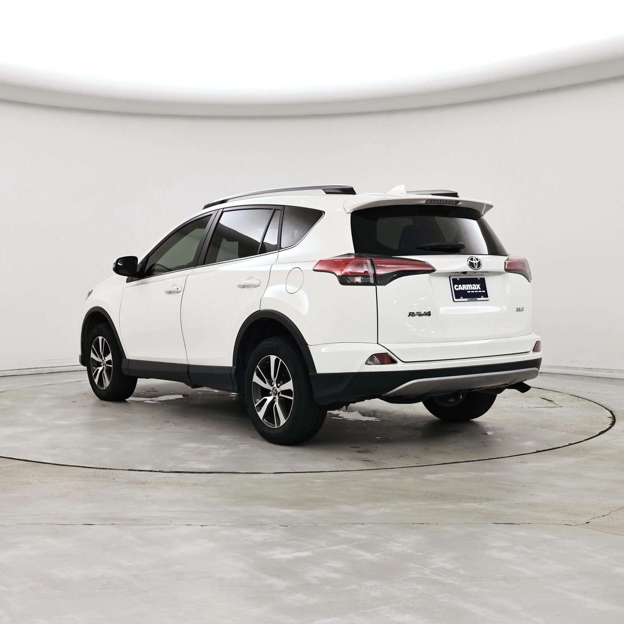 Thumbnail: 2017 Toyota RAV4 - 2