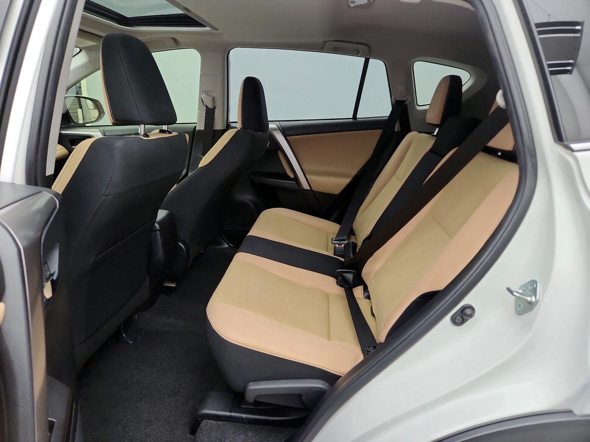 Thumbnail: 2017 Toyota RAV4 - 20