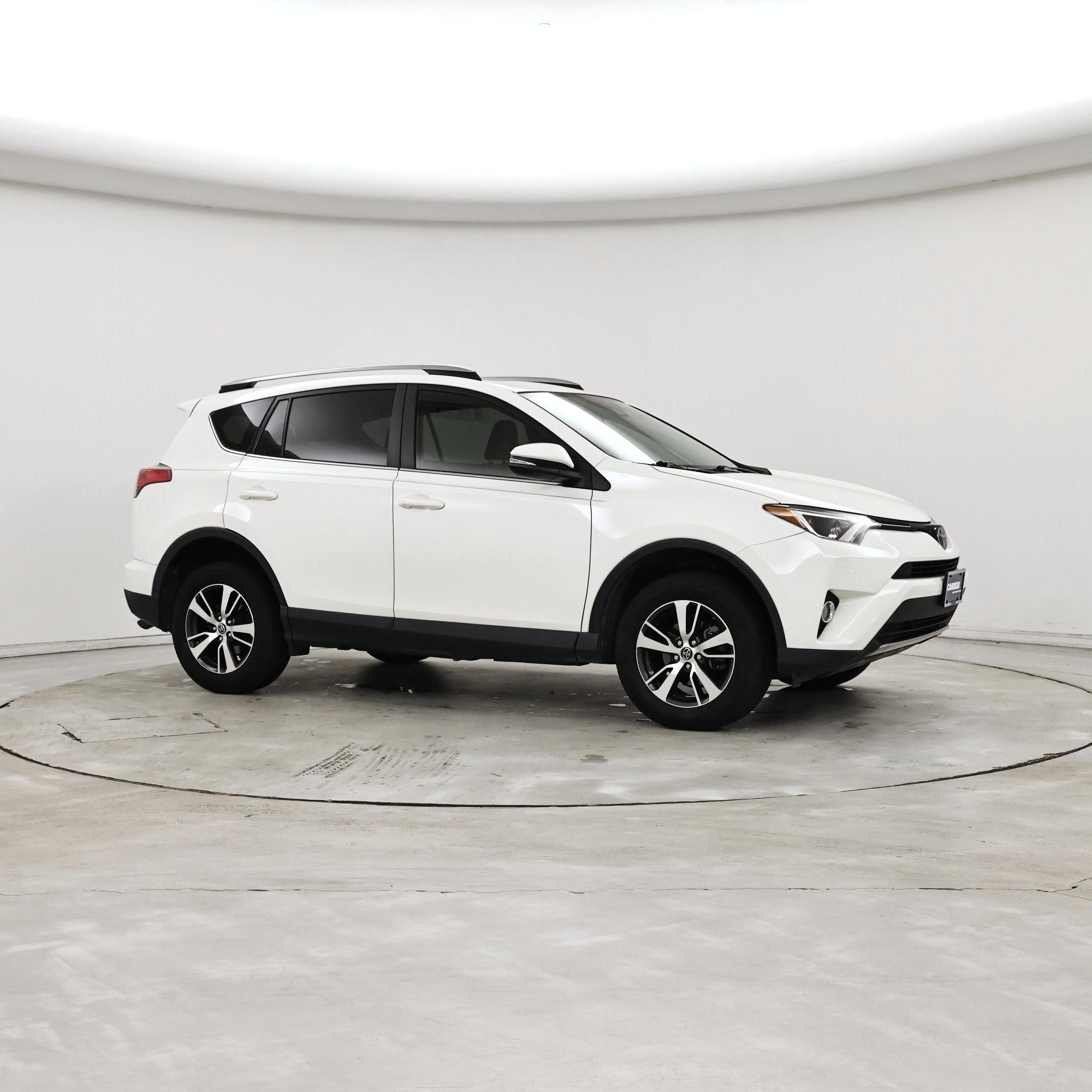 Thumbnail: 2017 Toyota RAV4 - 7