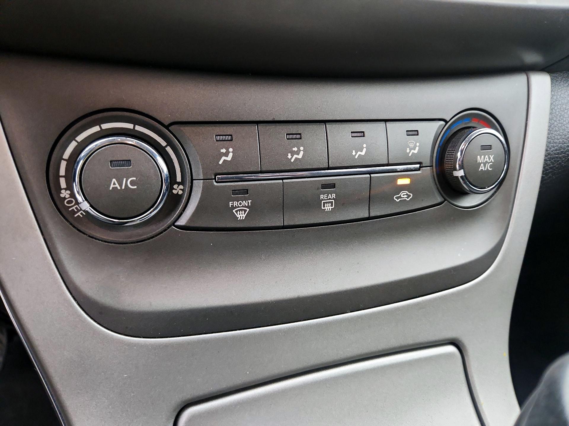 Thumbnail: 2014 Nissan Sentra - 17