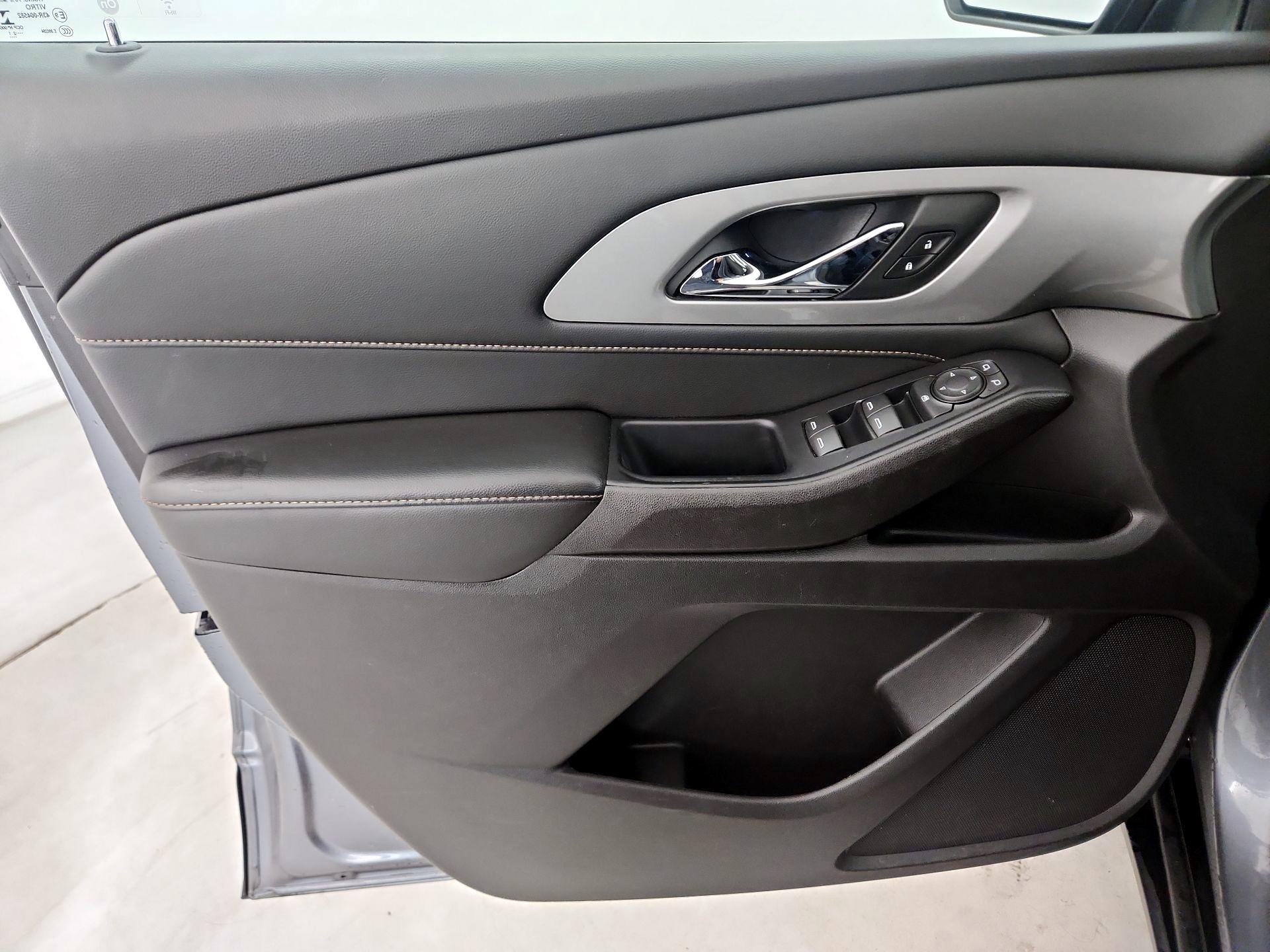 Thumbnail: 2021 Chevrolet Traverse - 12