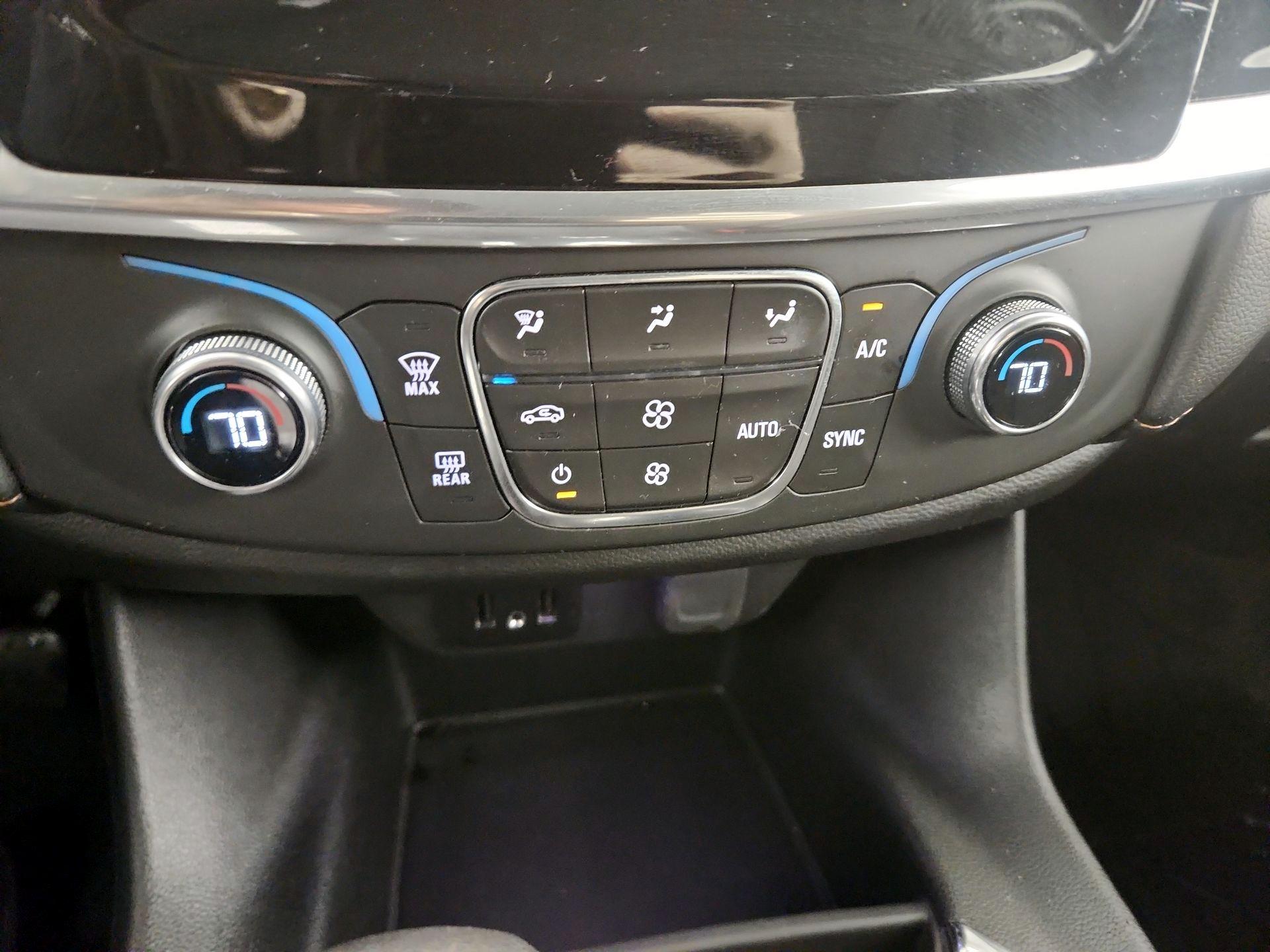 Thumbnail: 2021 Chevrolet Traverse - 16