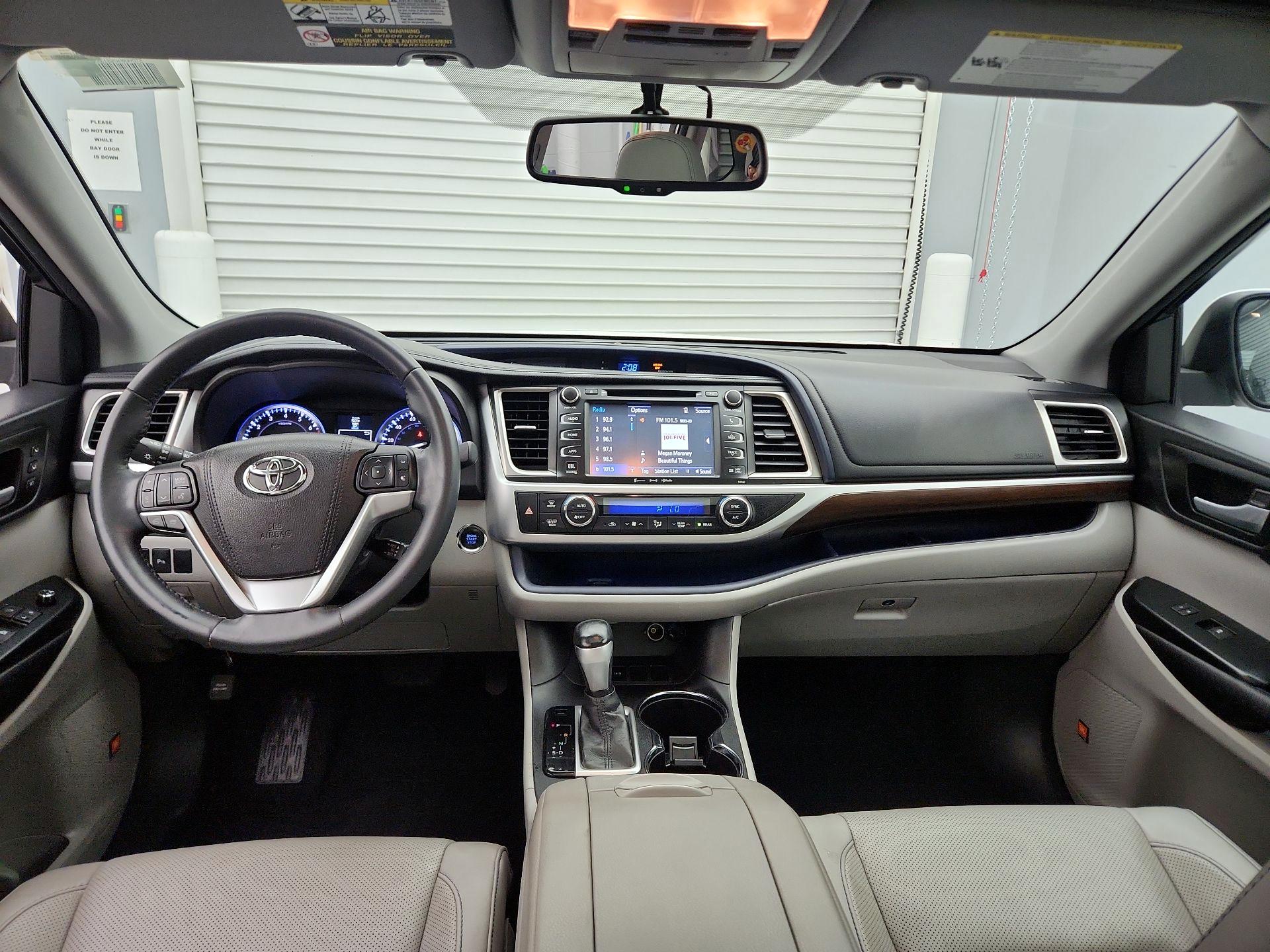 Thumbnail: 2016 Toyota Highlander - 9