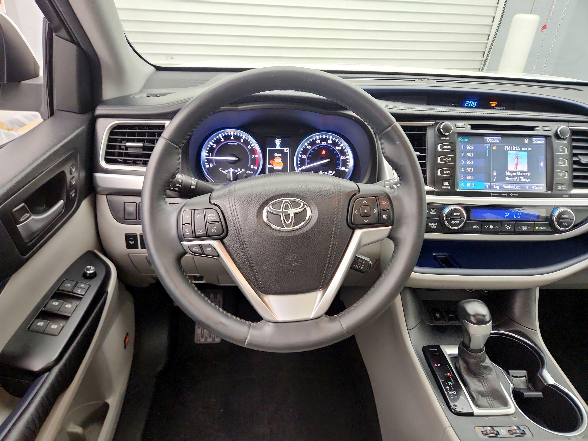 Thumbnail: 2016 Toyota Highlander - 10