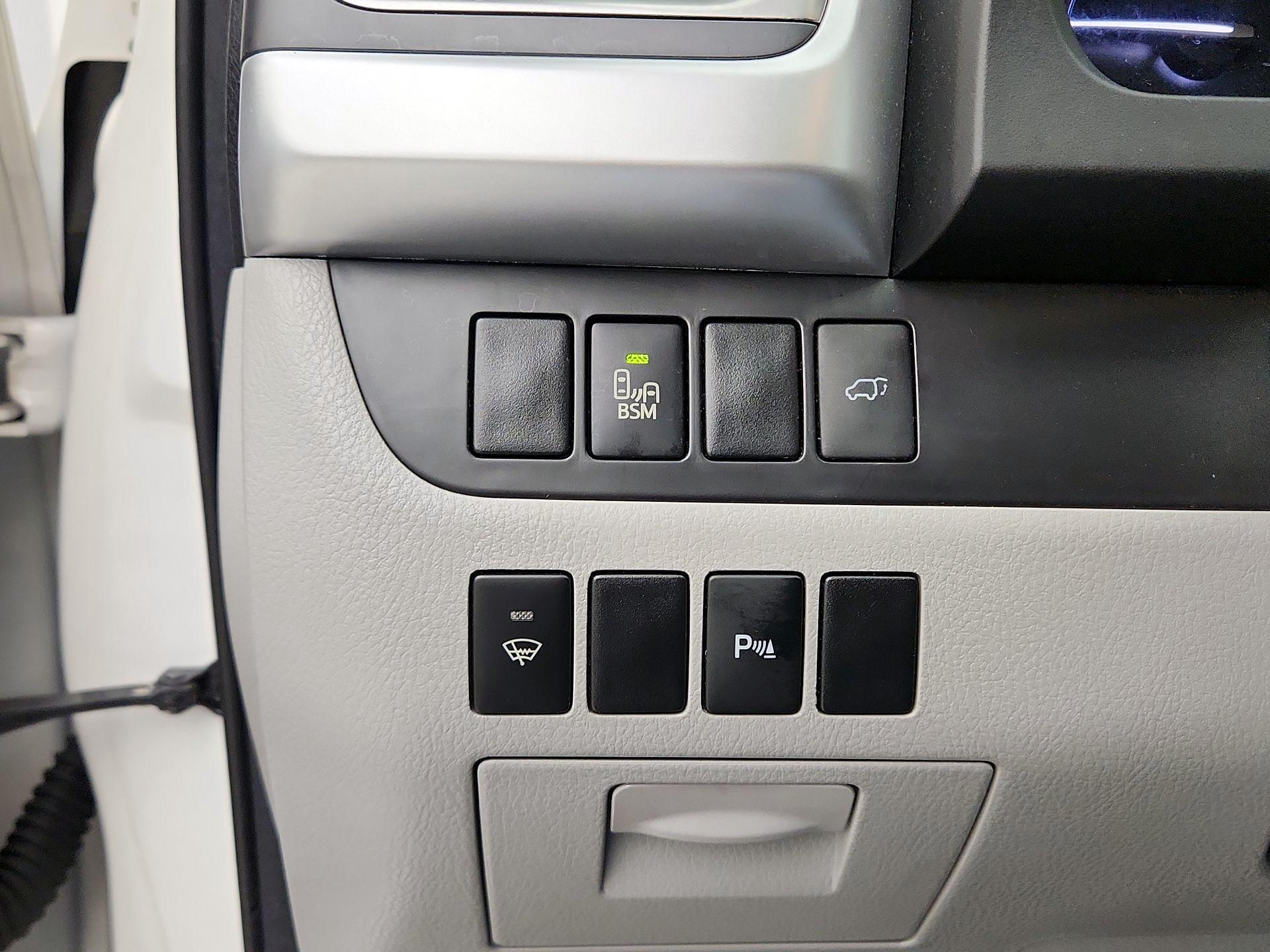 Thumbnail: 2016 Toyota Highlander - 13