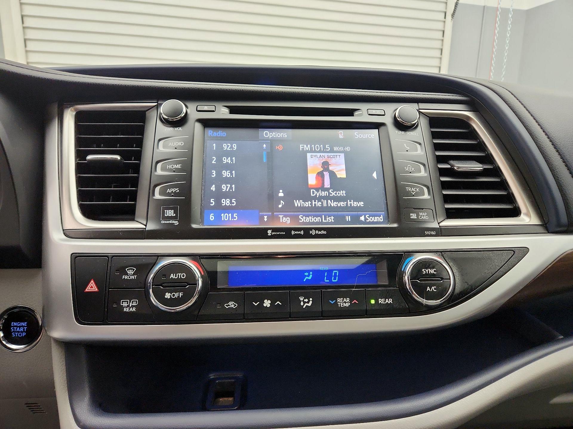 Thumbnail: 2016 Toyota Highlander - 15