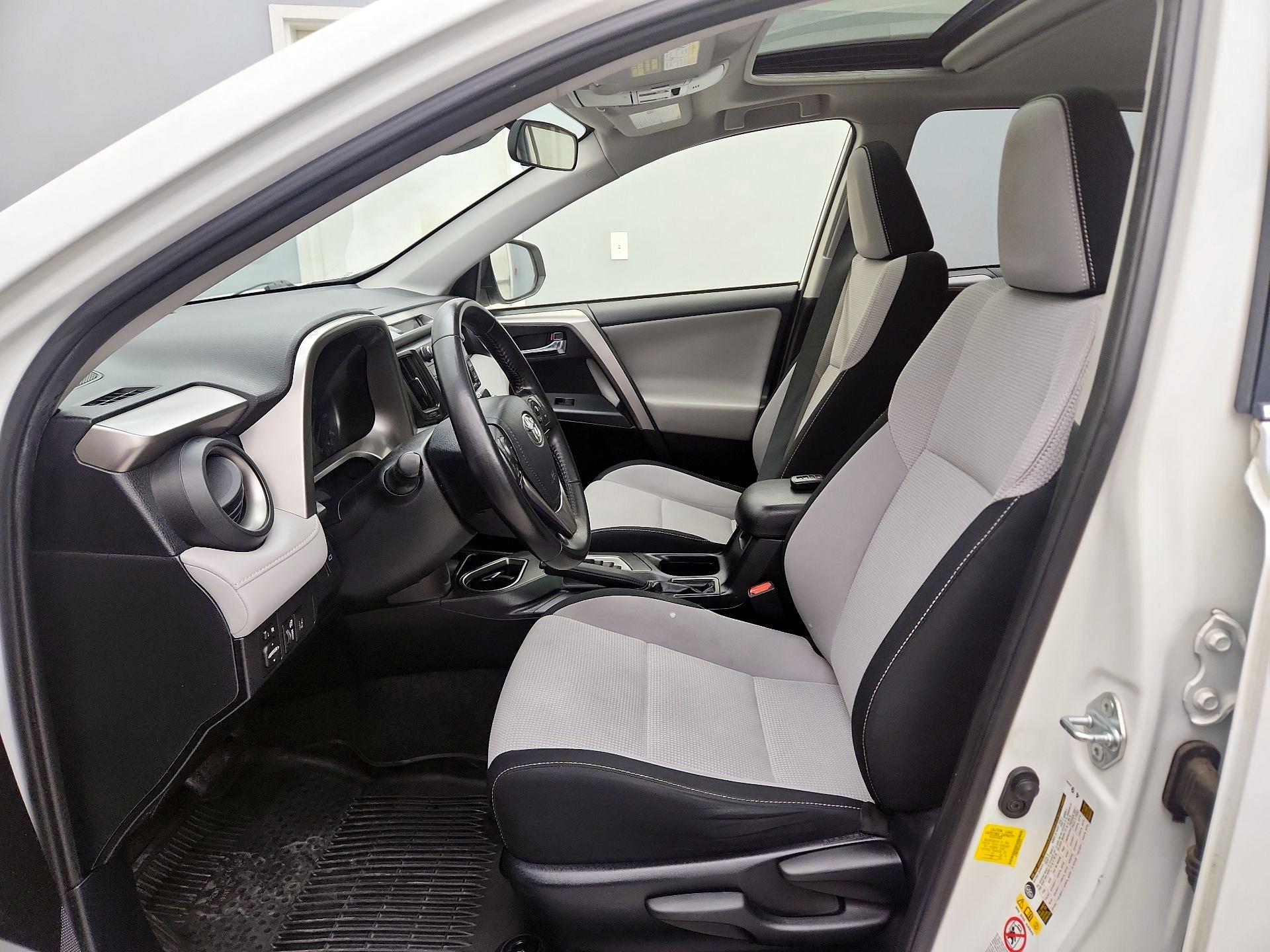 Thumbnail: 2018 Toyota RAV4 - 11