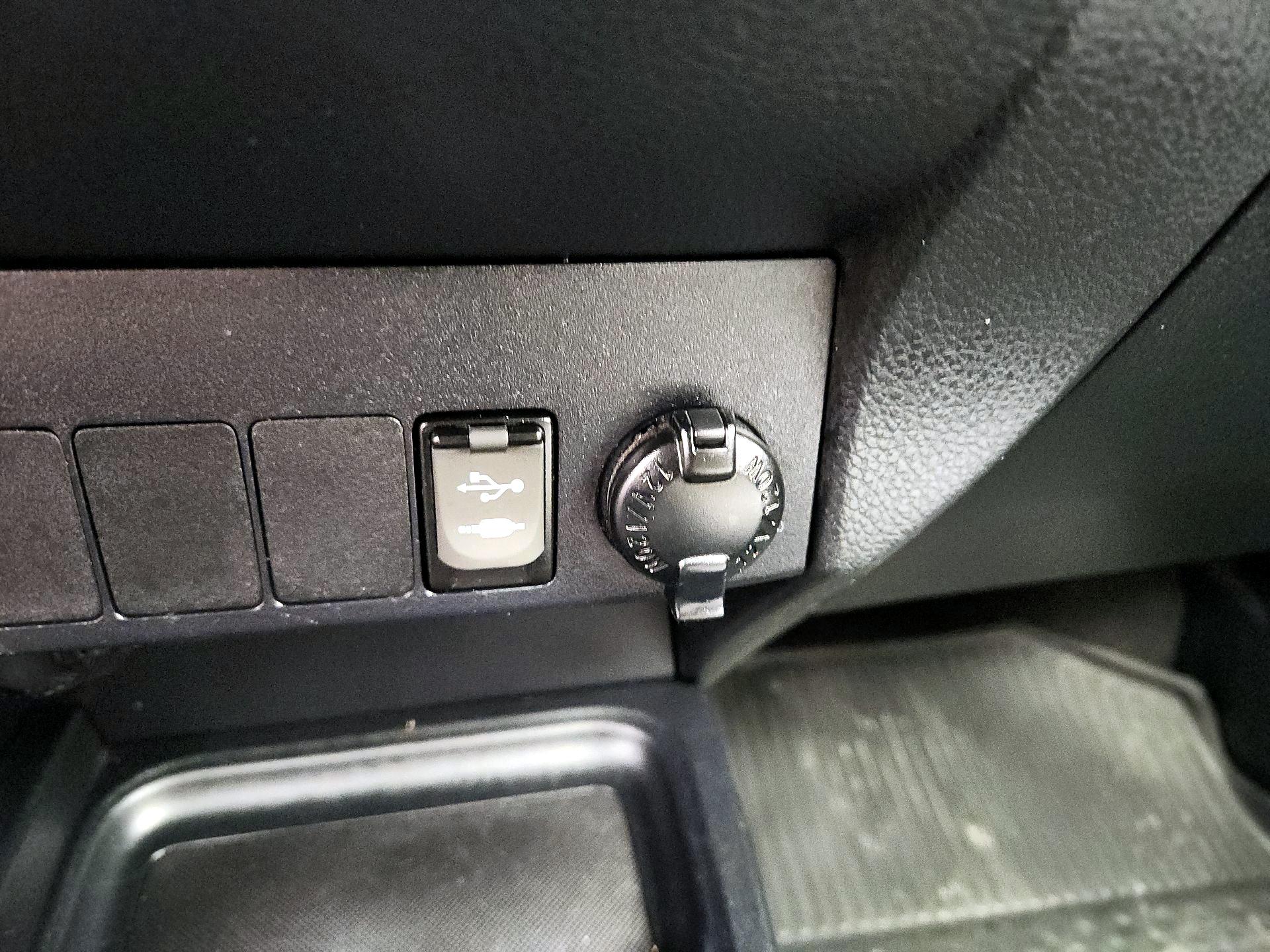 Thumbnail: 2018 Toyota RAV4 - 18