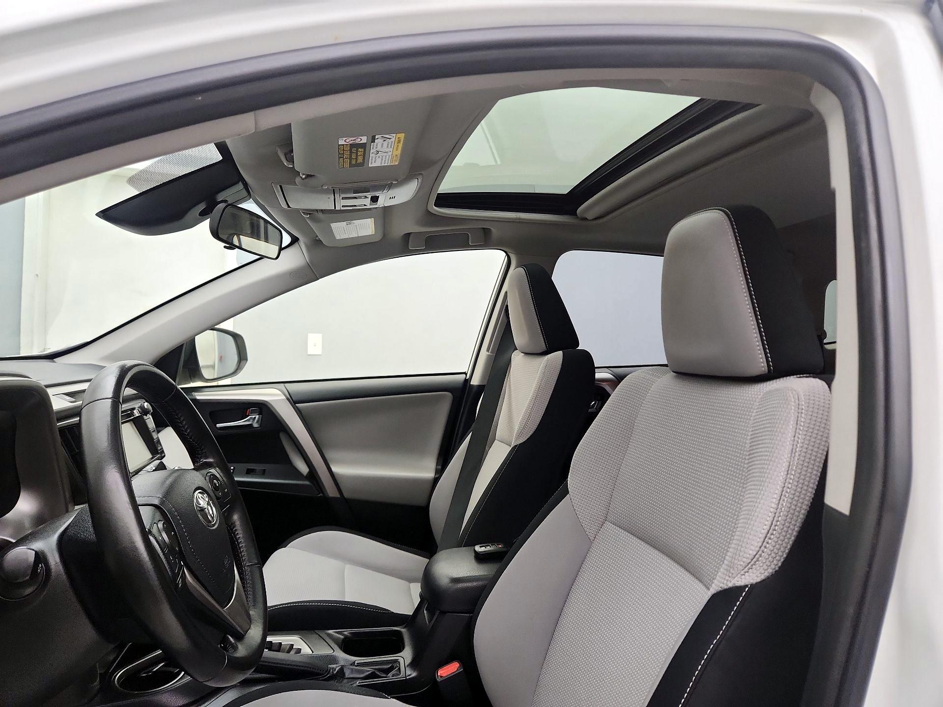 Thumbnail: 2018 Toyota RAV4 - 19