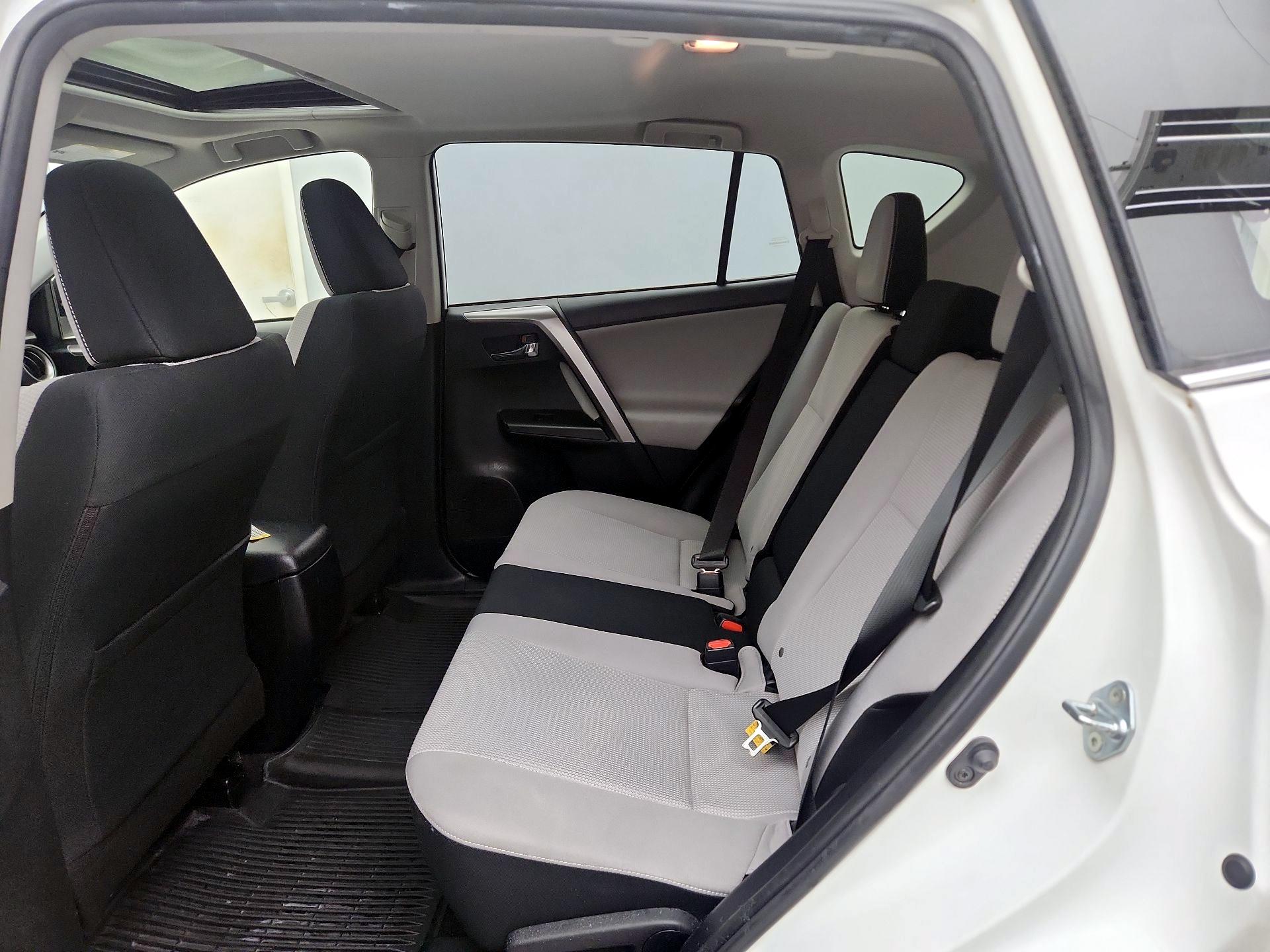 Thumbnail: 2018 Toyota RAV4 - 20