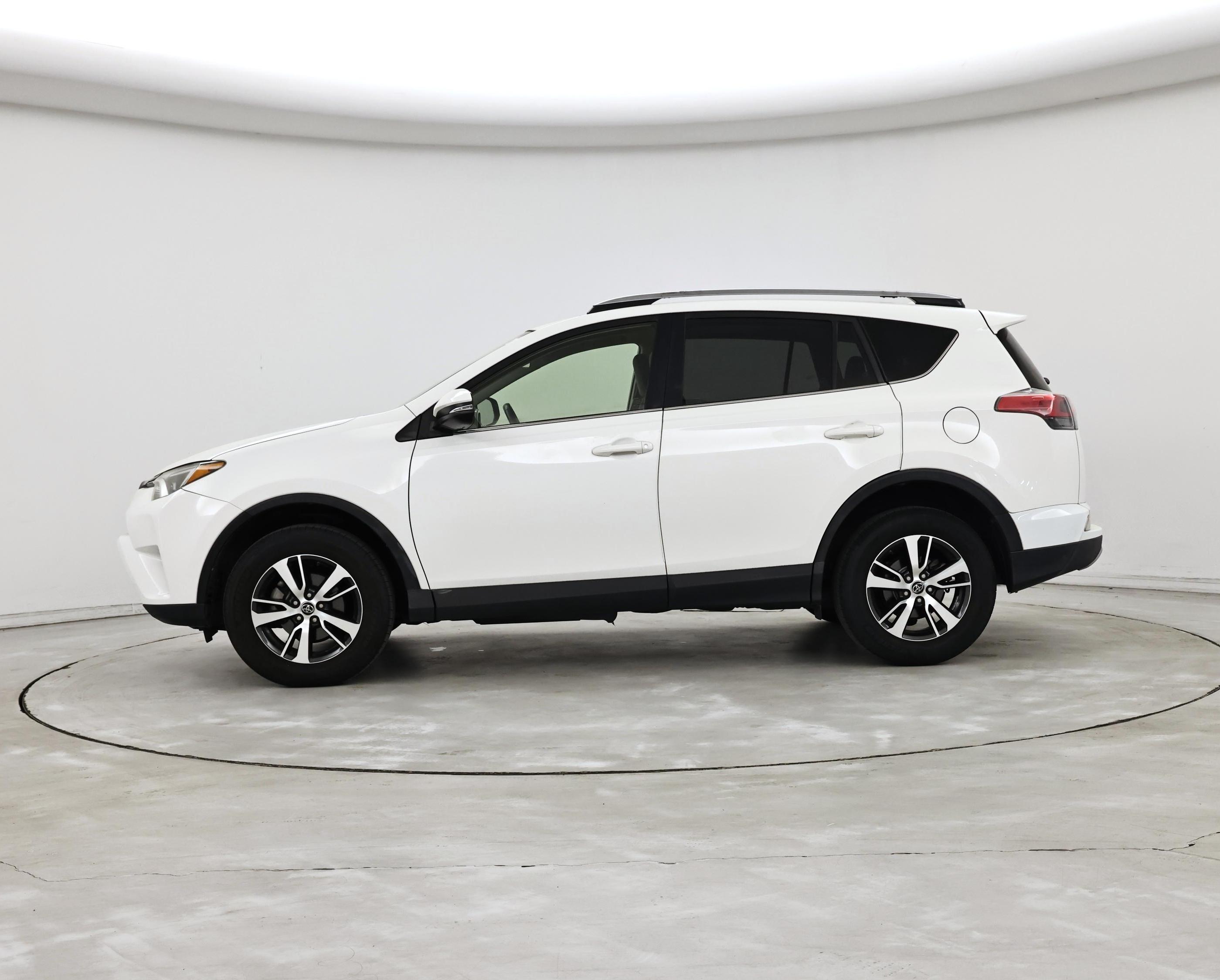 Thumbnail: 2018 Toyota RAV4 - 3