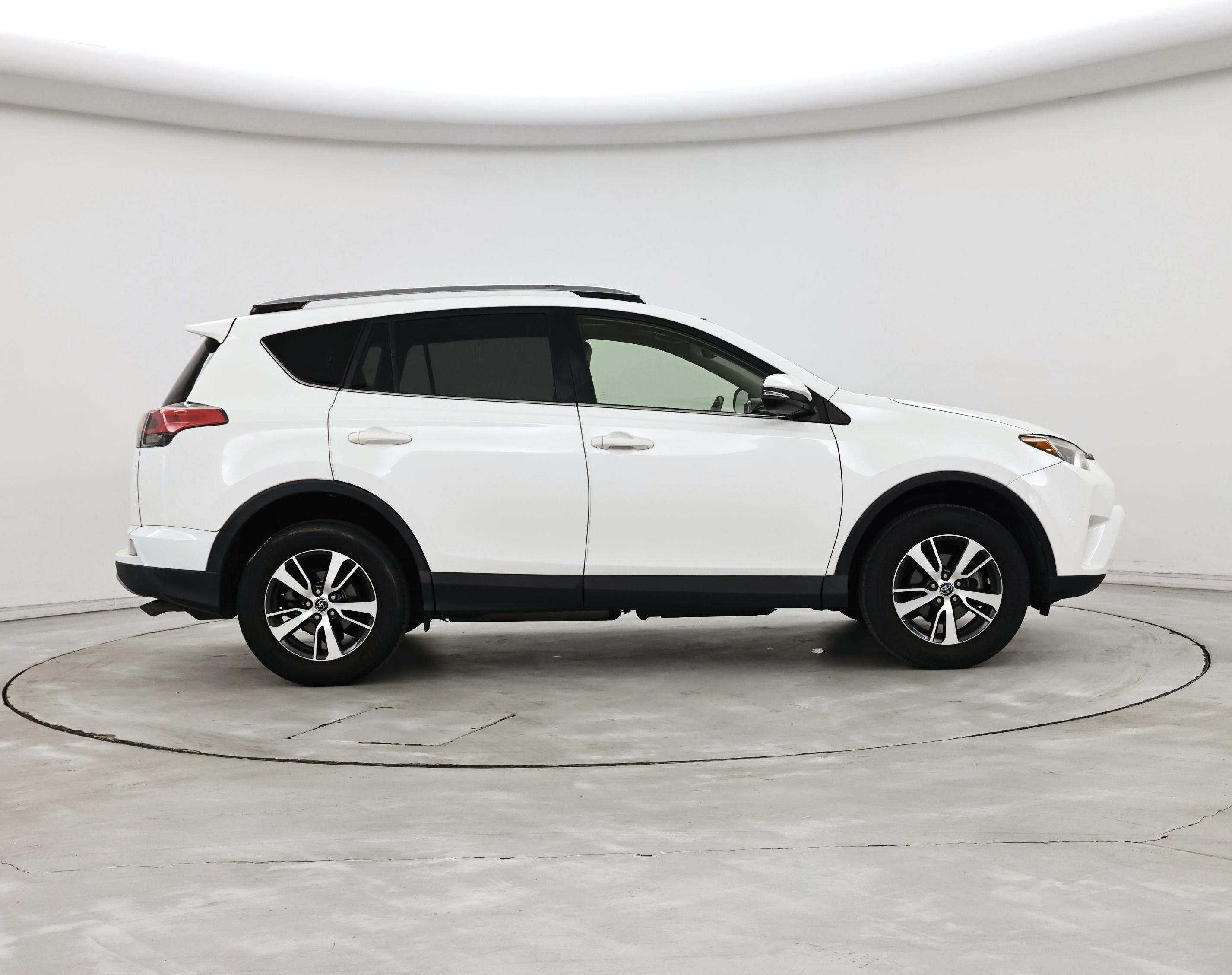 Thumbnail: 2018 Toyota RAV4 - 7