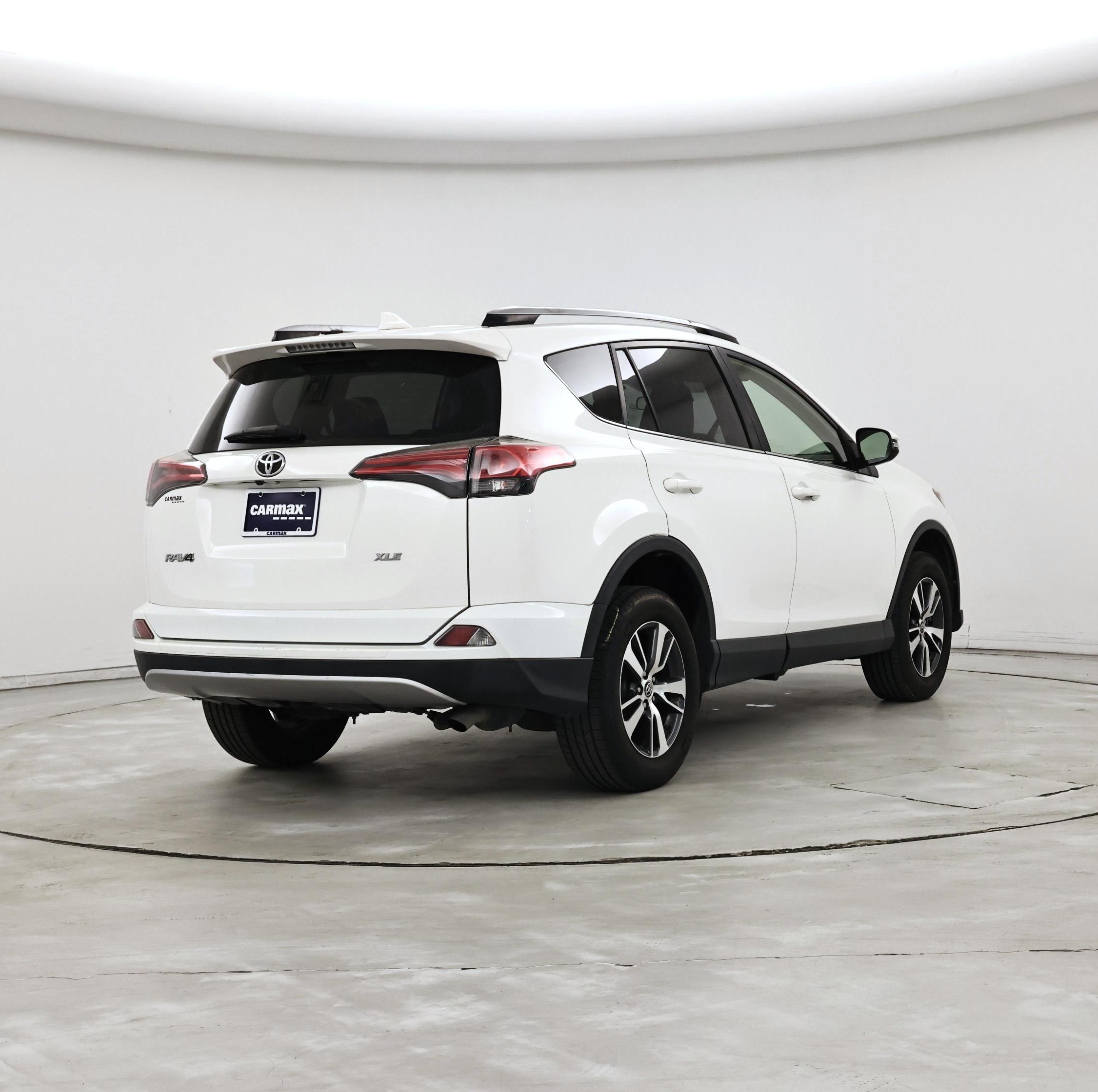 Thumbnail: 2018 Toyota RAV4 - 8