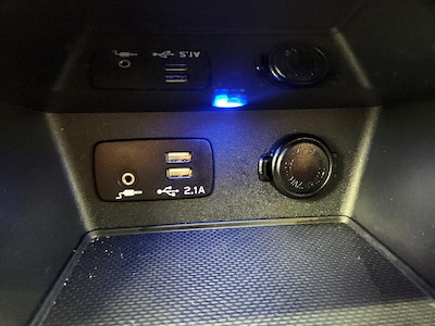 USB/AUX Ports