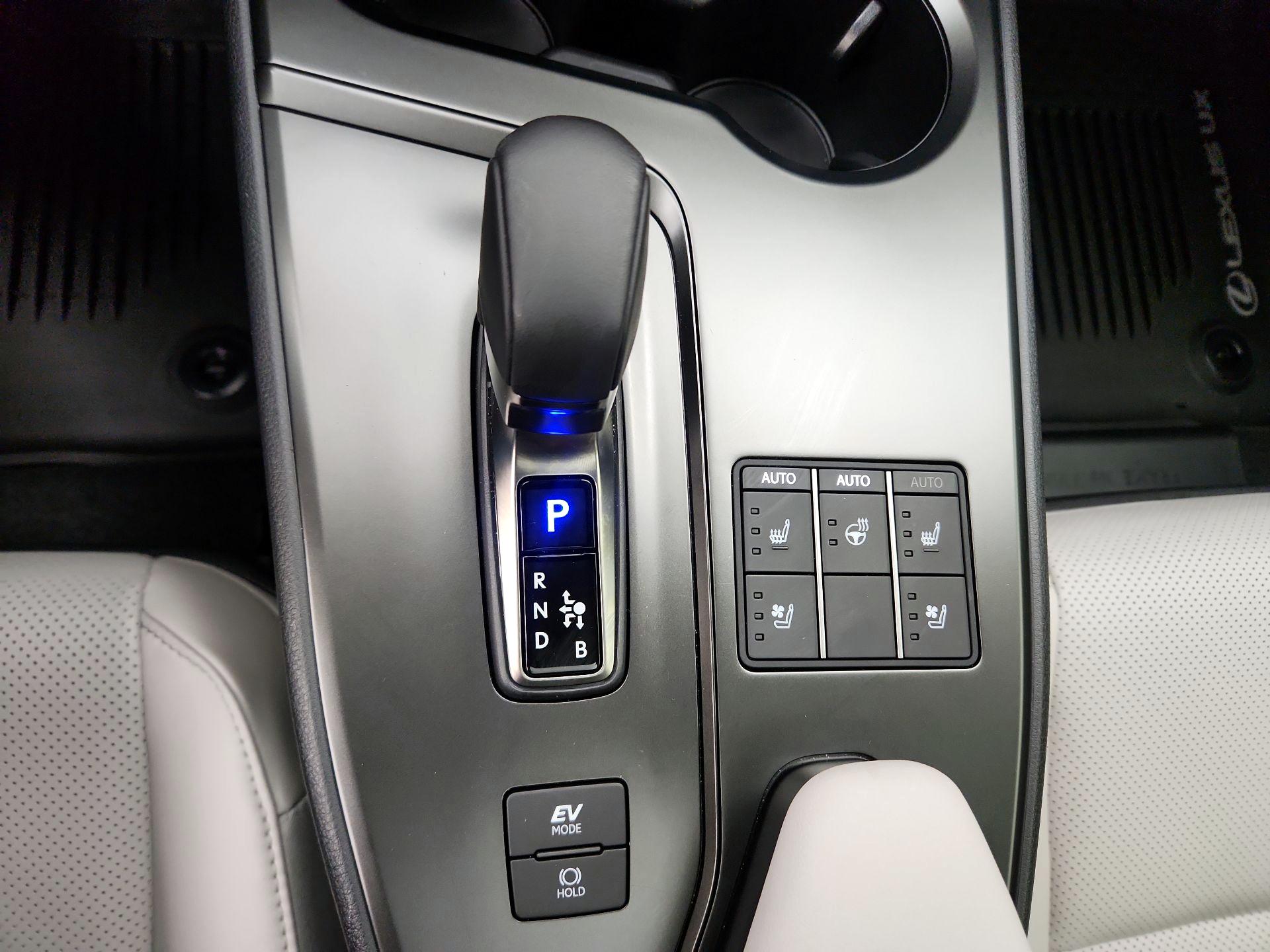 Thumbnail: 2025 Lexus UX - 18