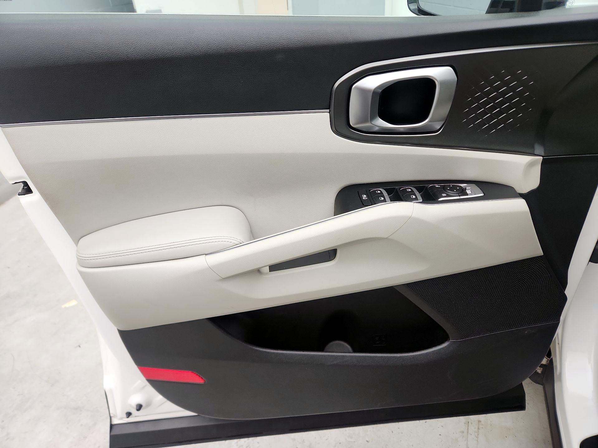 Thumbnail: 2022 Kia Sorento - 12