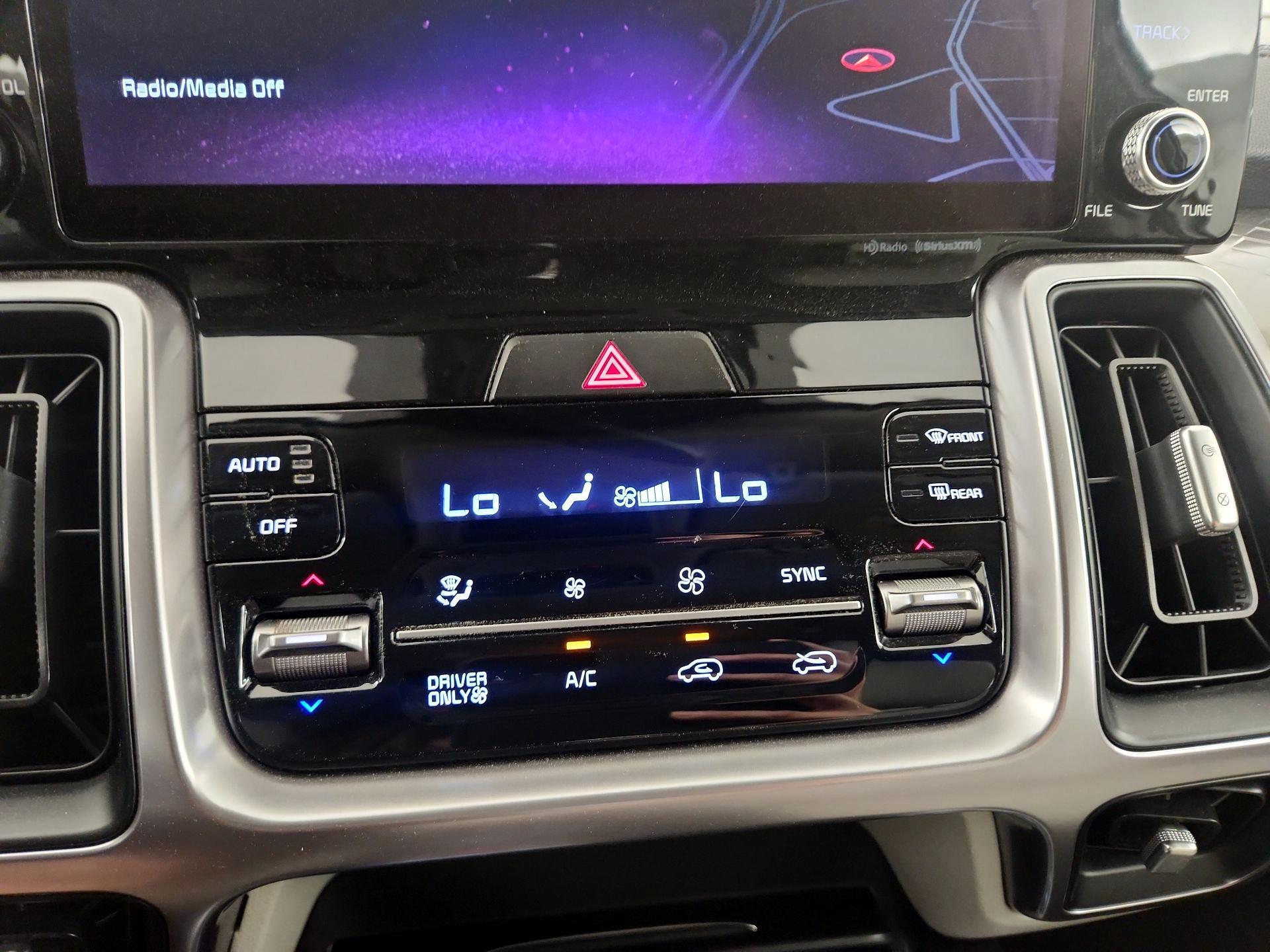 Thumbnail: 2022 Kia Sorento - 17