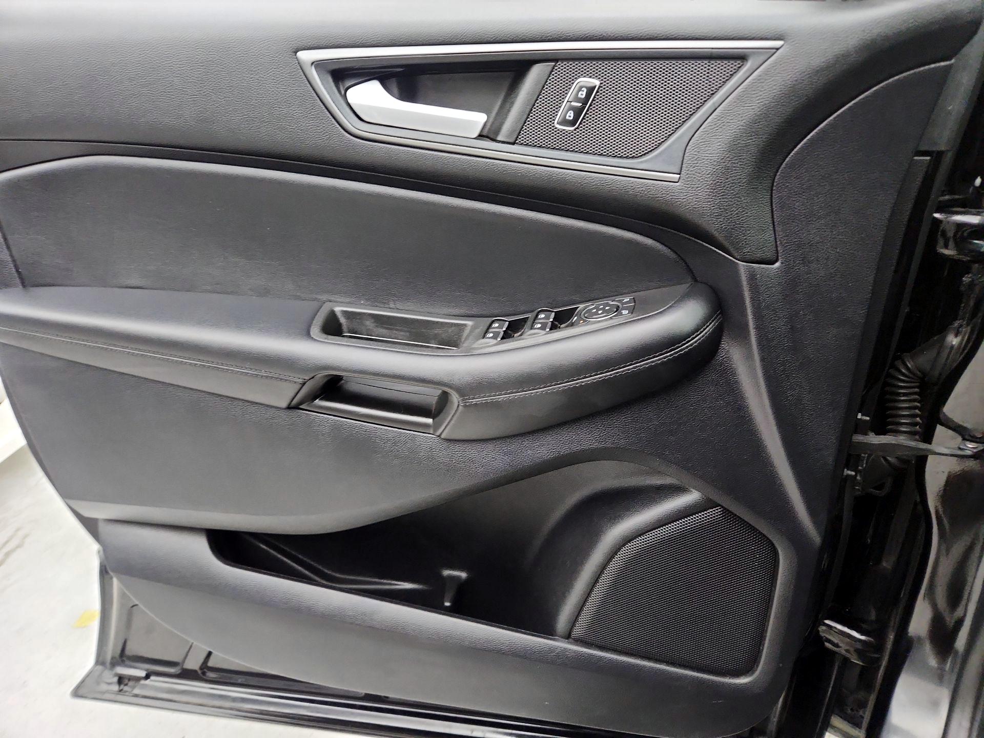 Thumbnail: 2021 Ford Edge - 12