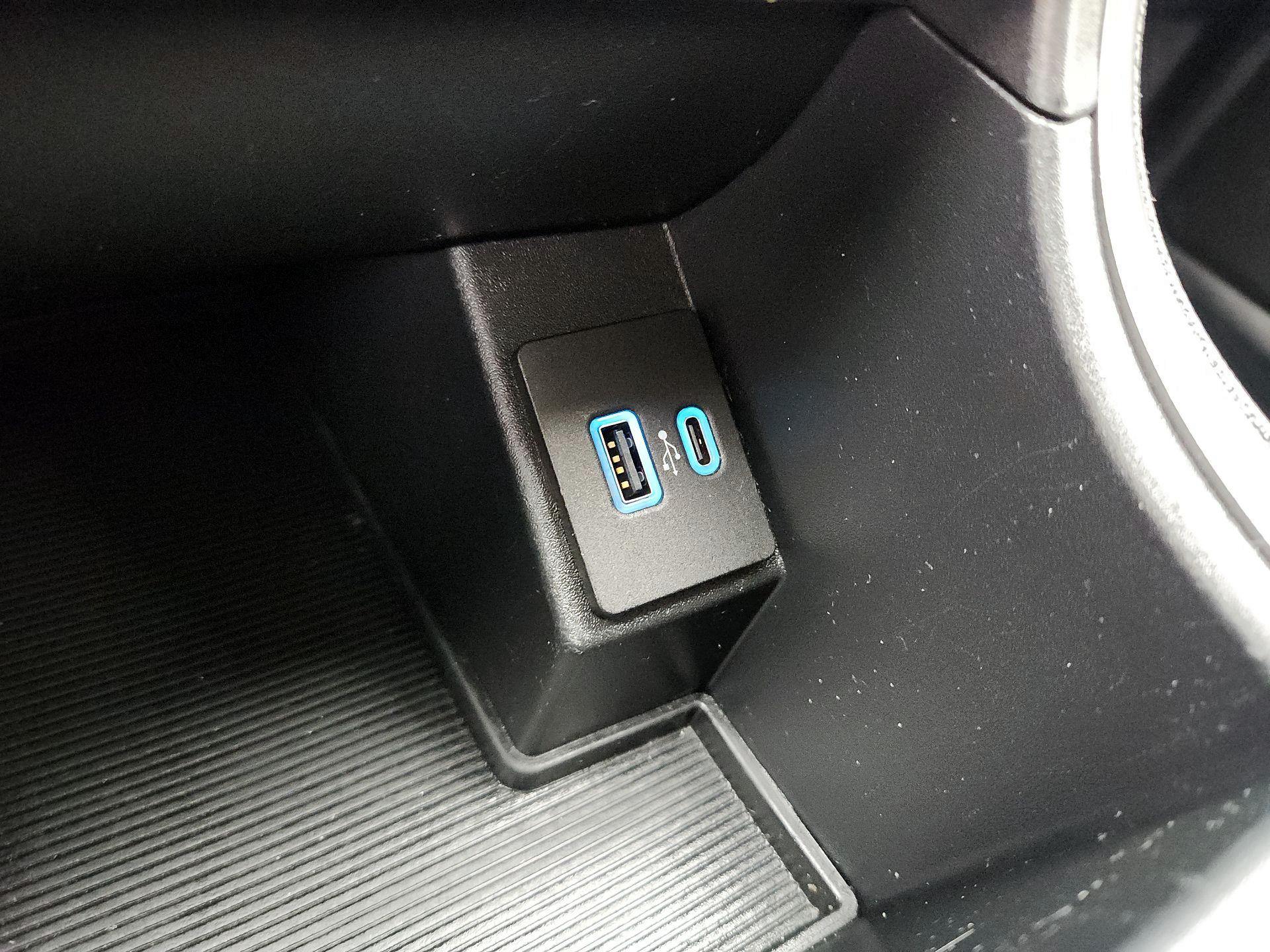 Thumbnail: 2021 Ford Edge - 18