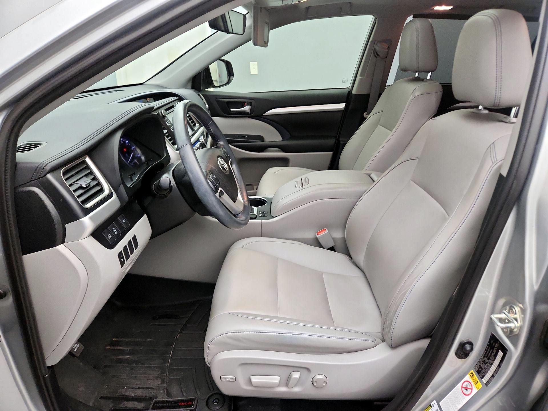 Thumbnail: 2019 Toyota Highlander - 11