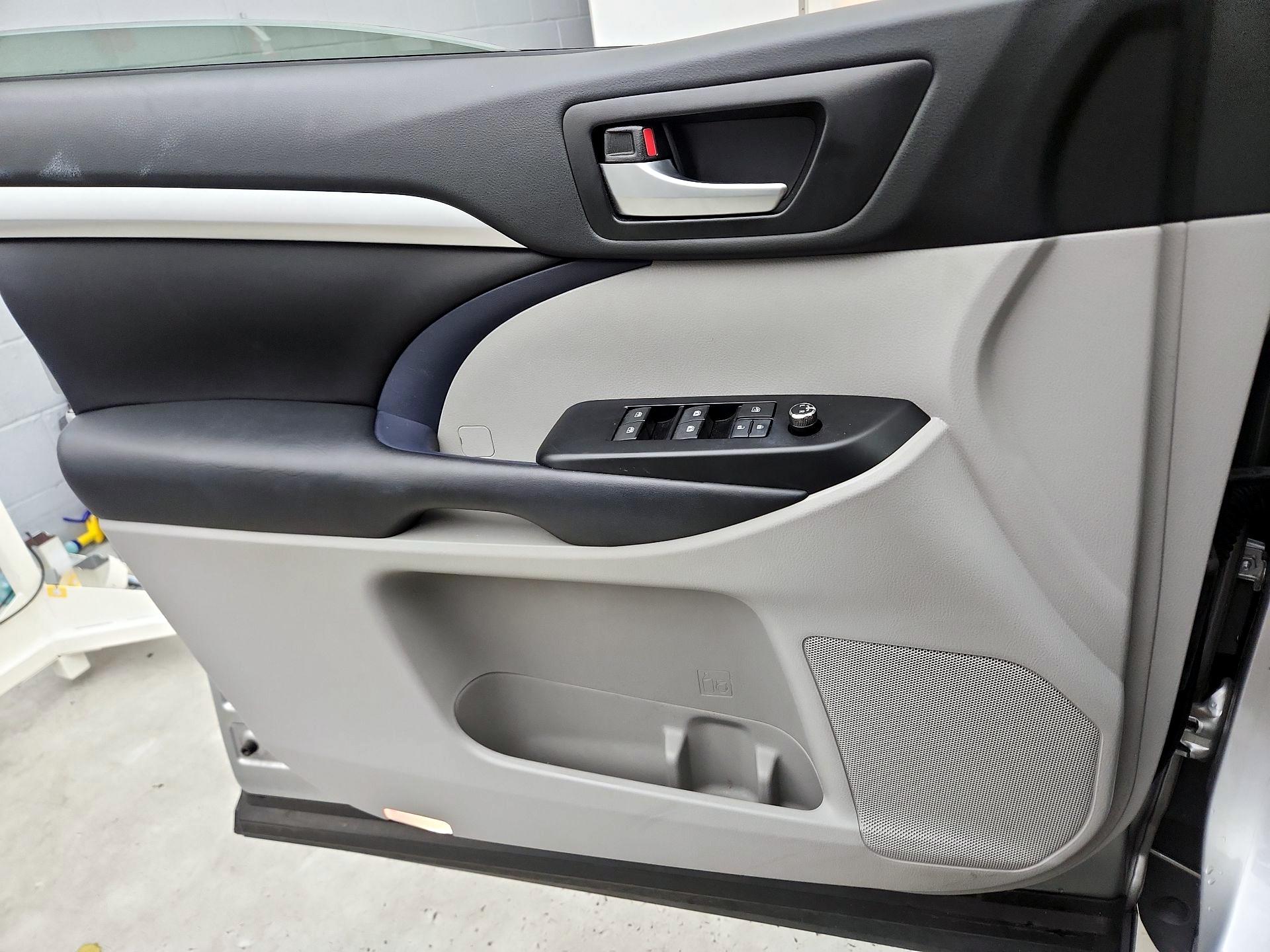 Thumbnail: 2019 Toyota Highlander - 12