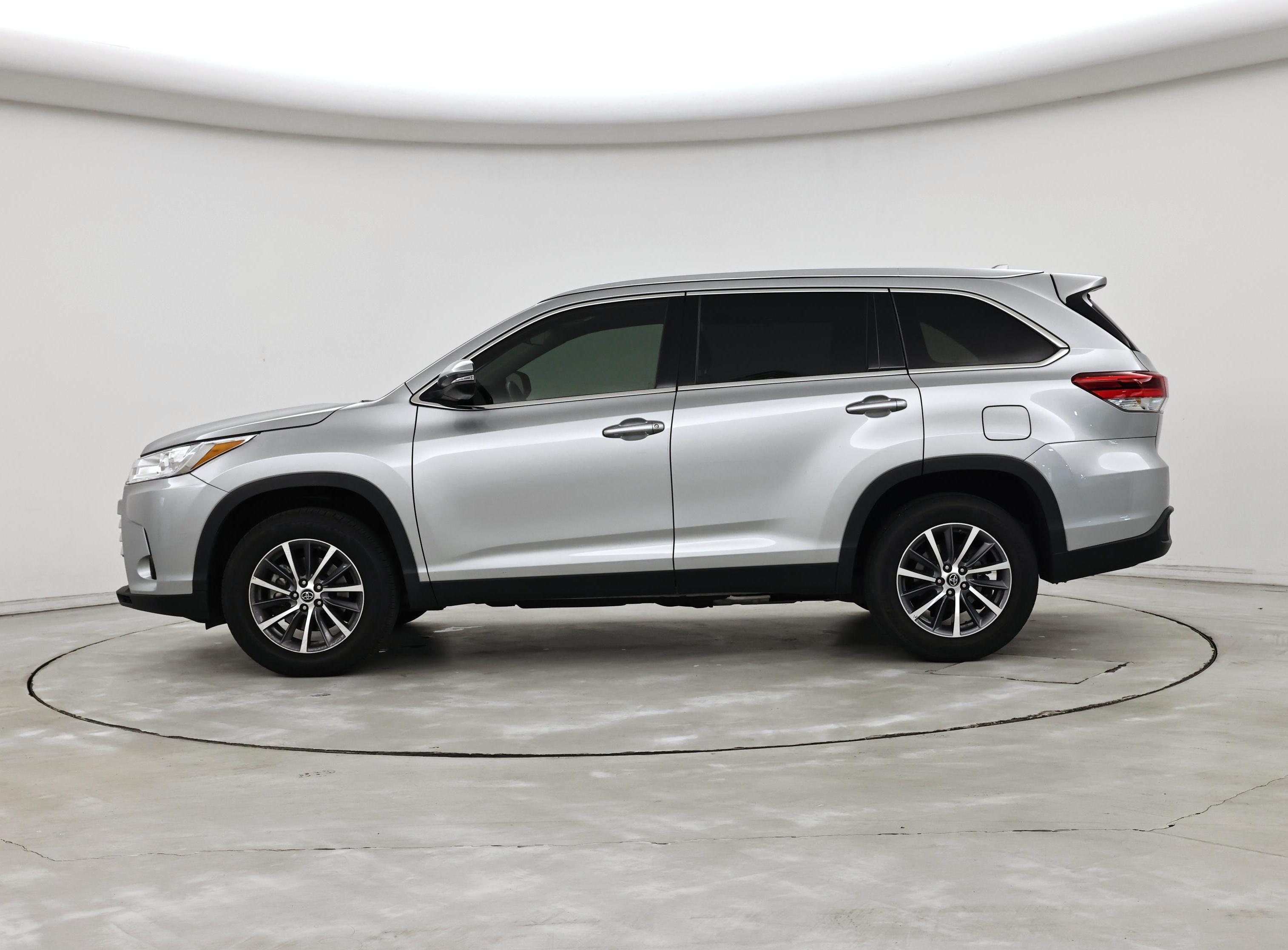 Thumbnail: 2019 Toyota Highlander - 3