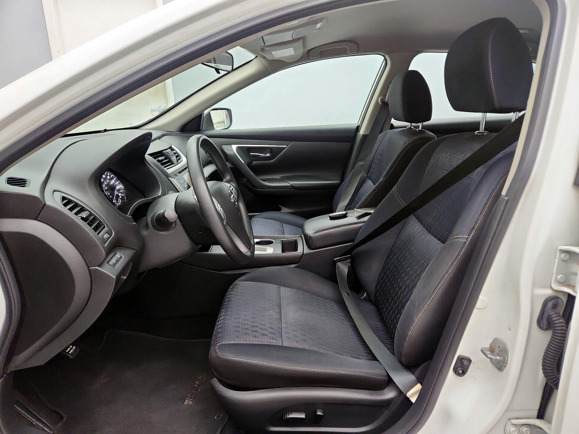 Thumbnail: 2016 Nissan Altima - 11