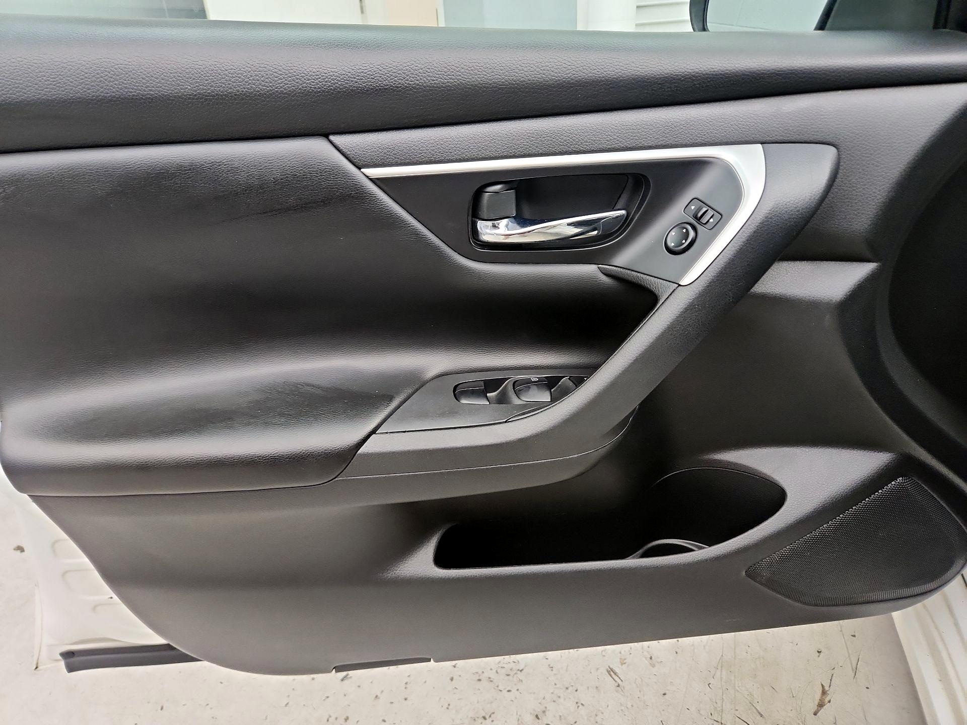 Thumbnail: 2016 Nissan Altima - 12