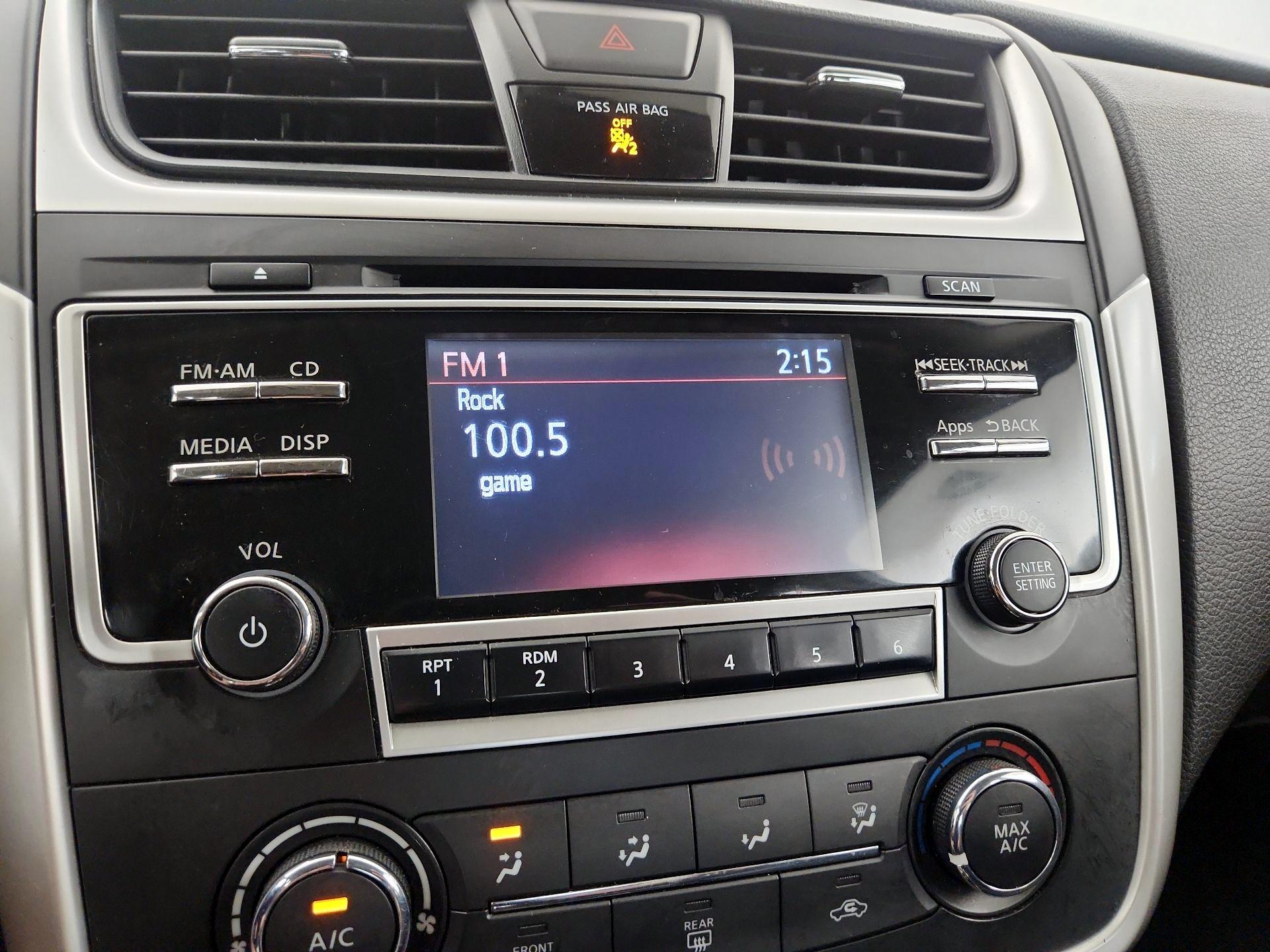 Thumbnail: 2016 Nissan Altima - 15