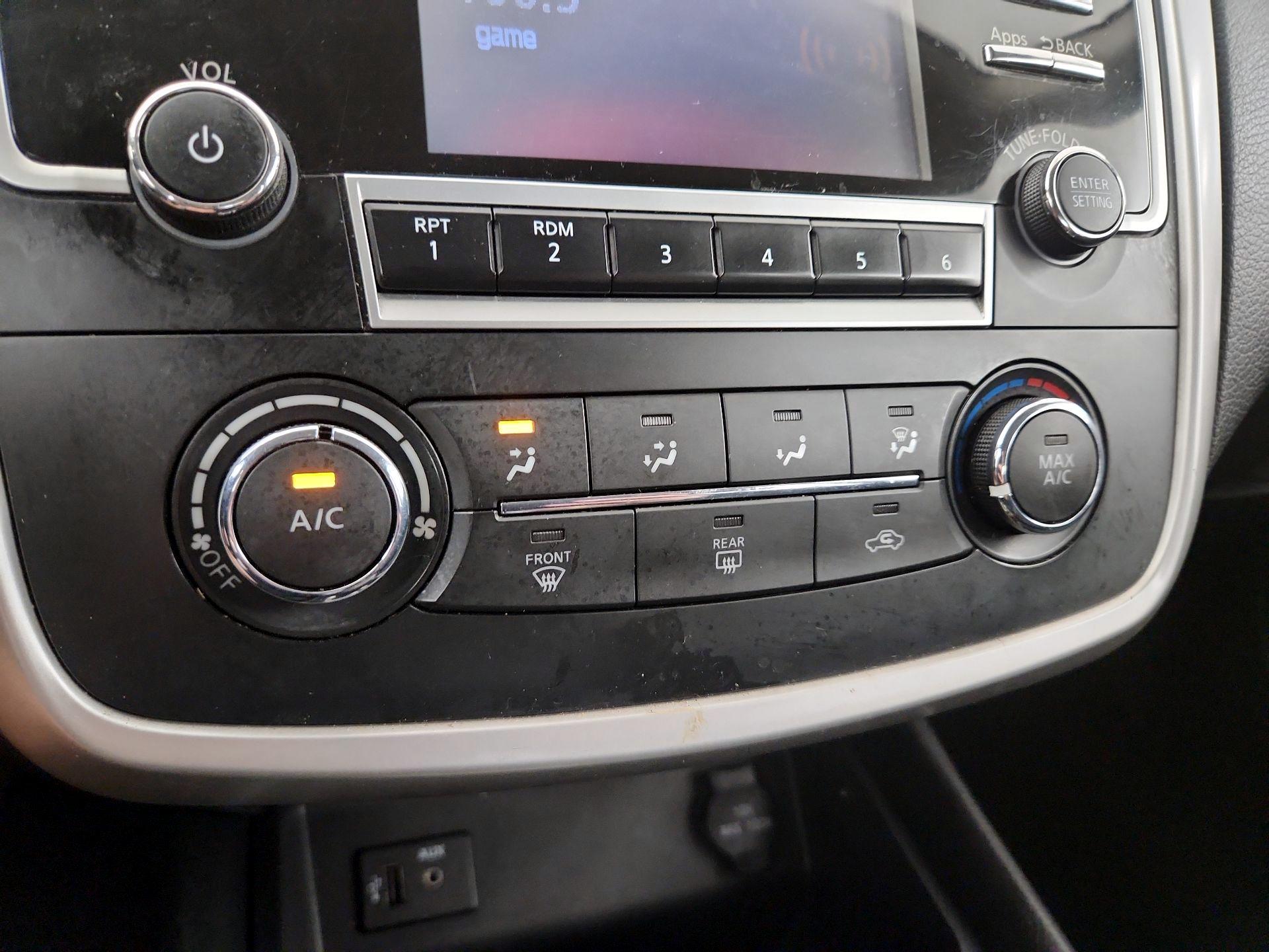 Thumbnail: 2016 Nissan Altima - 16