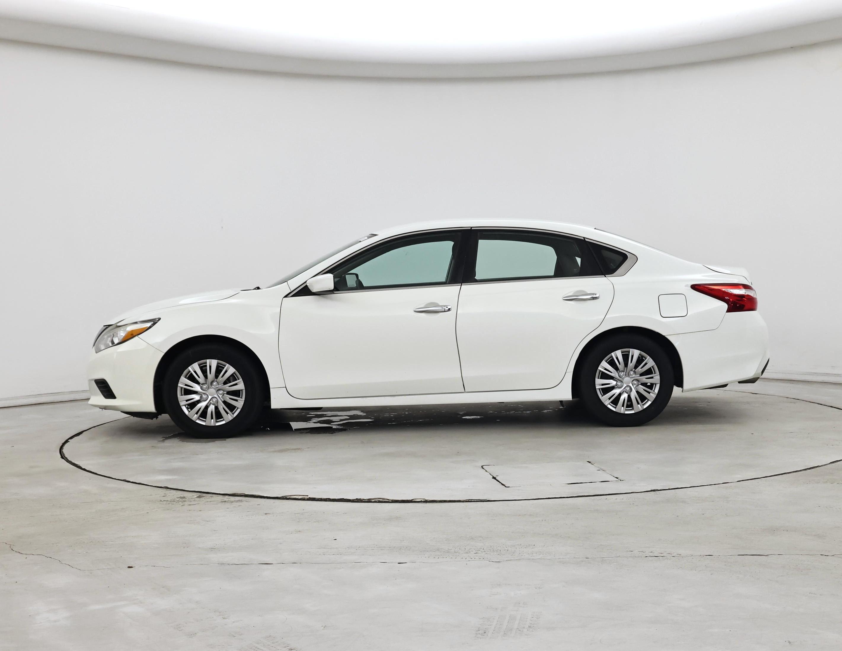 Thumbnail: 2016 Nissan Altima - 3