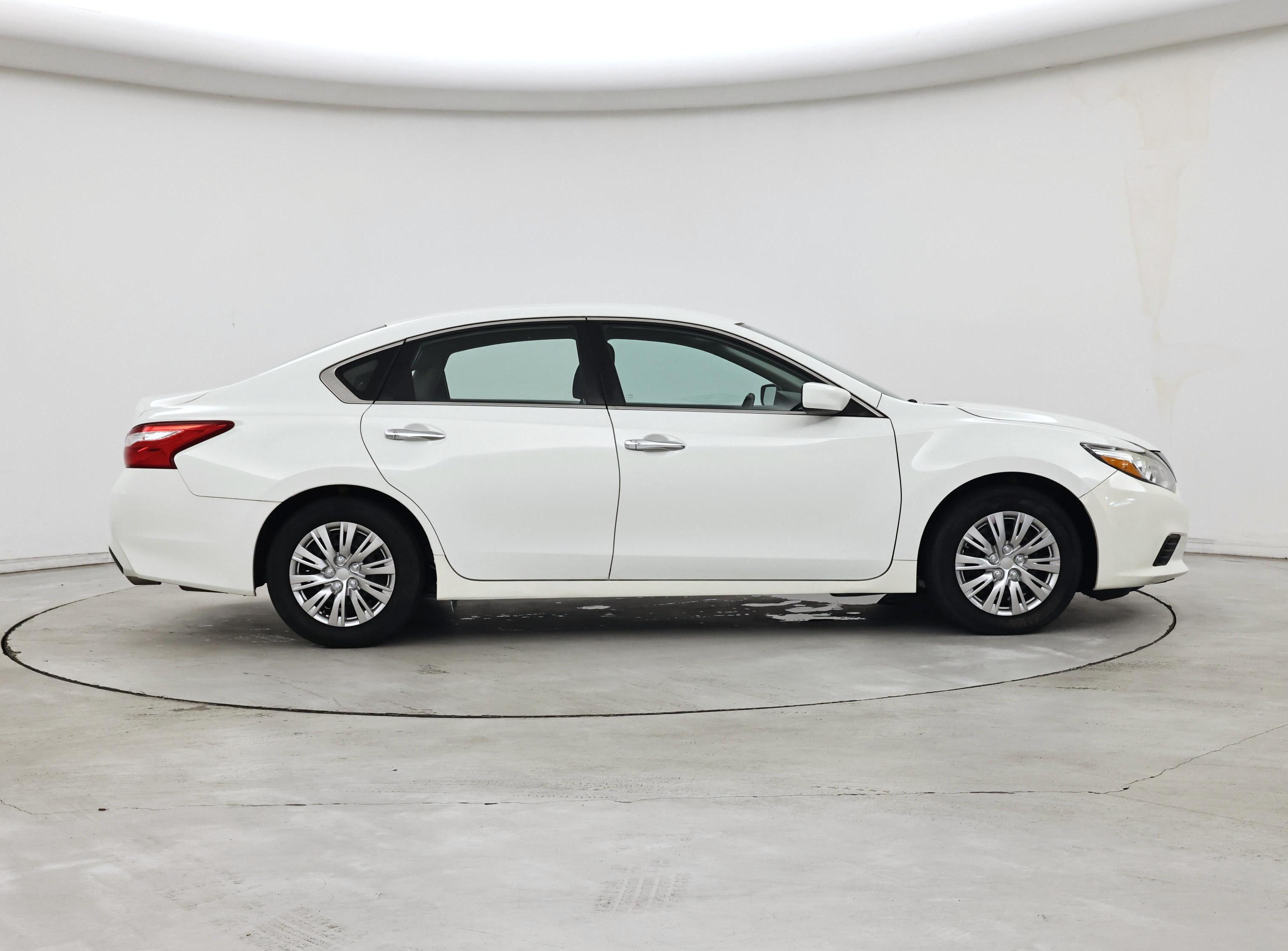 Thumbnail: 2016 Nissan Altima - 7